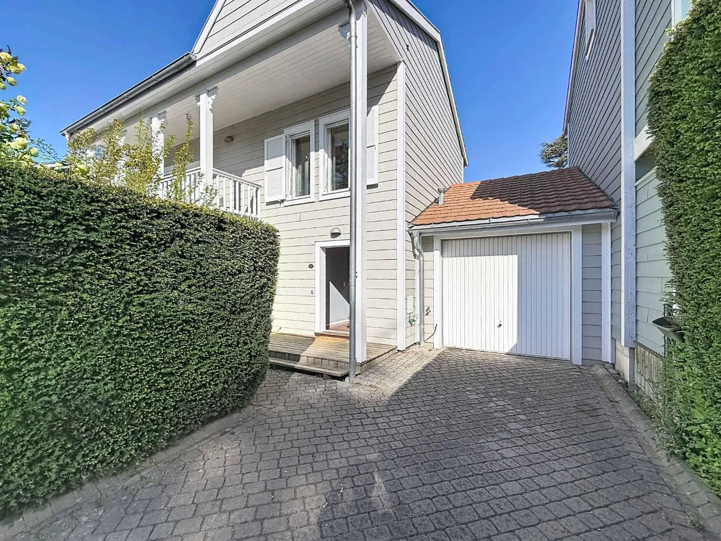 Exclusive: Charming Villa in a Pleasant Residential Area - Photo 2 of 11