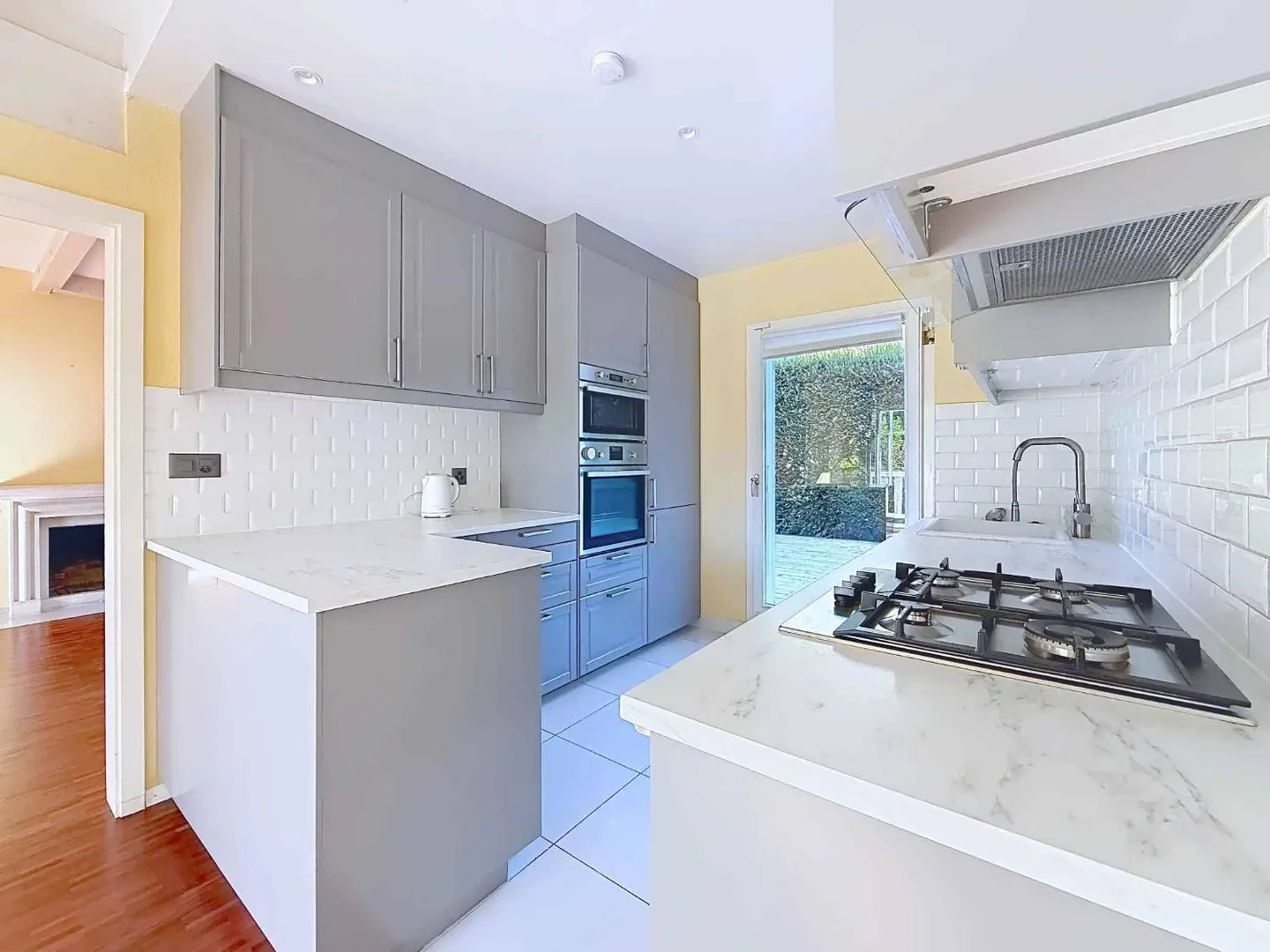 Exclusive: Charming Villa in a Pleasant Residential Area - Photo 5 of 11