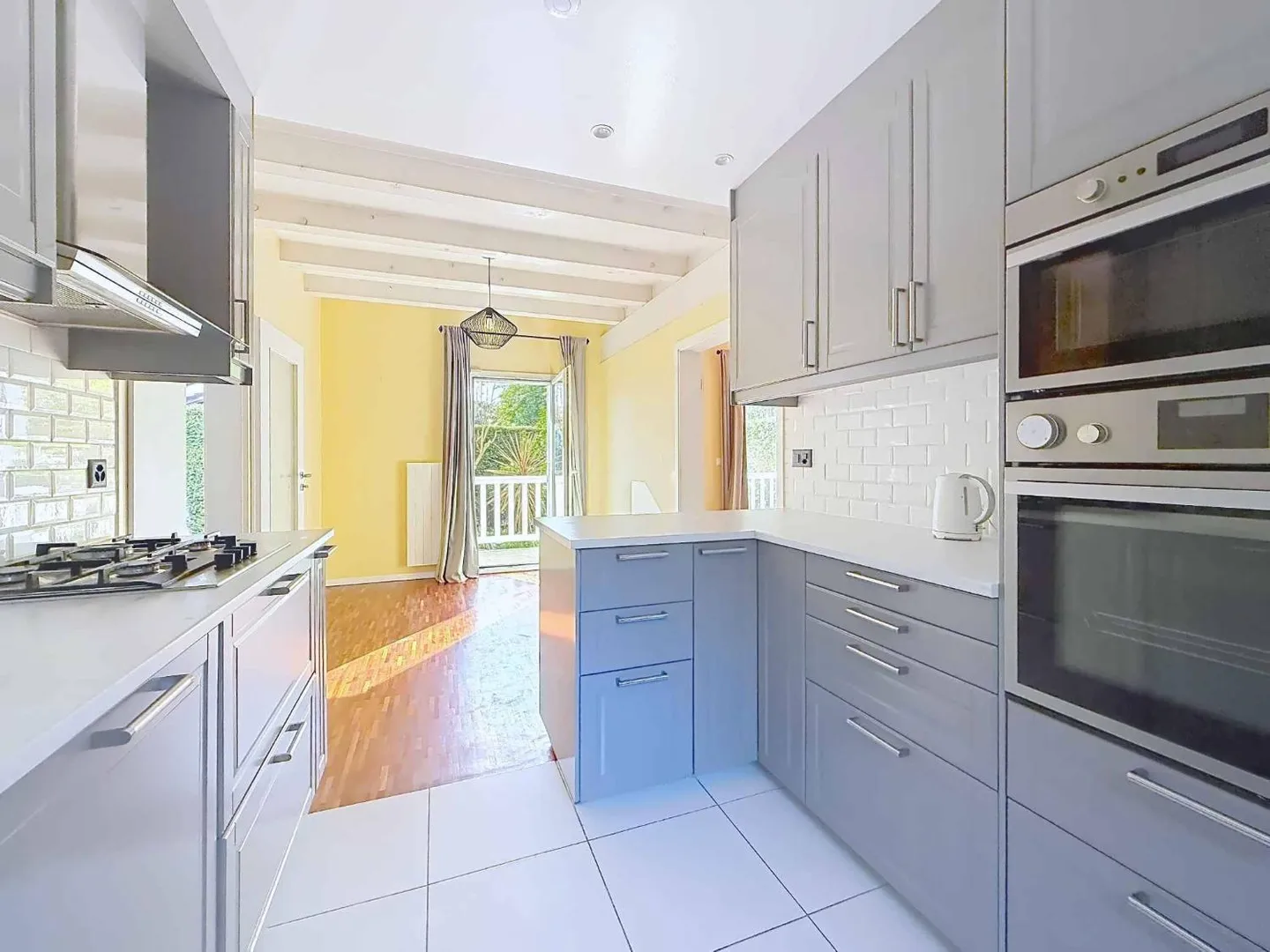 Exclusive: Charming Villa in a Pleasant Residential Area - Photo 6 of 11