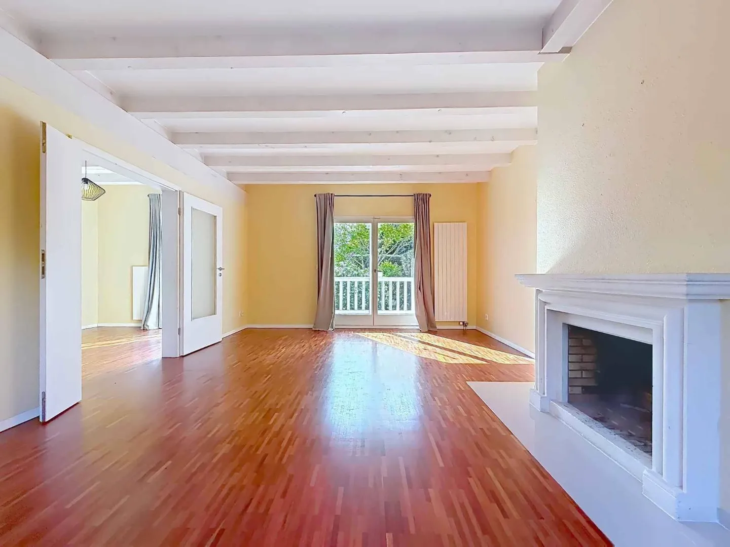 Exclusive: Charming Villa in a Pleasant Residential Area - Photo 4 of 11