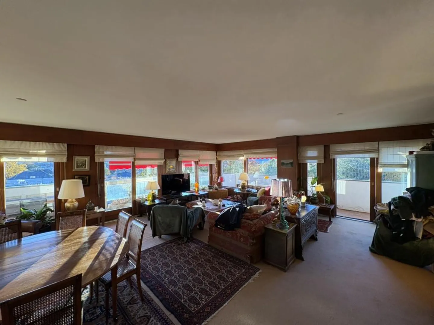 Rare in Cologny: 5 rooms with panoramic view - Photo 2 of 12