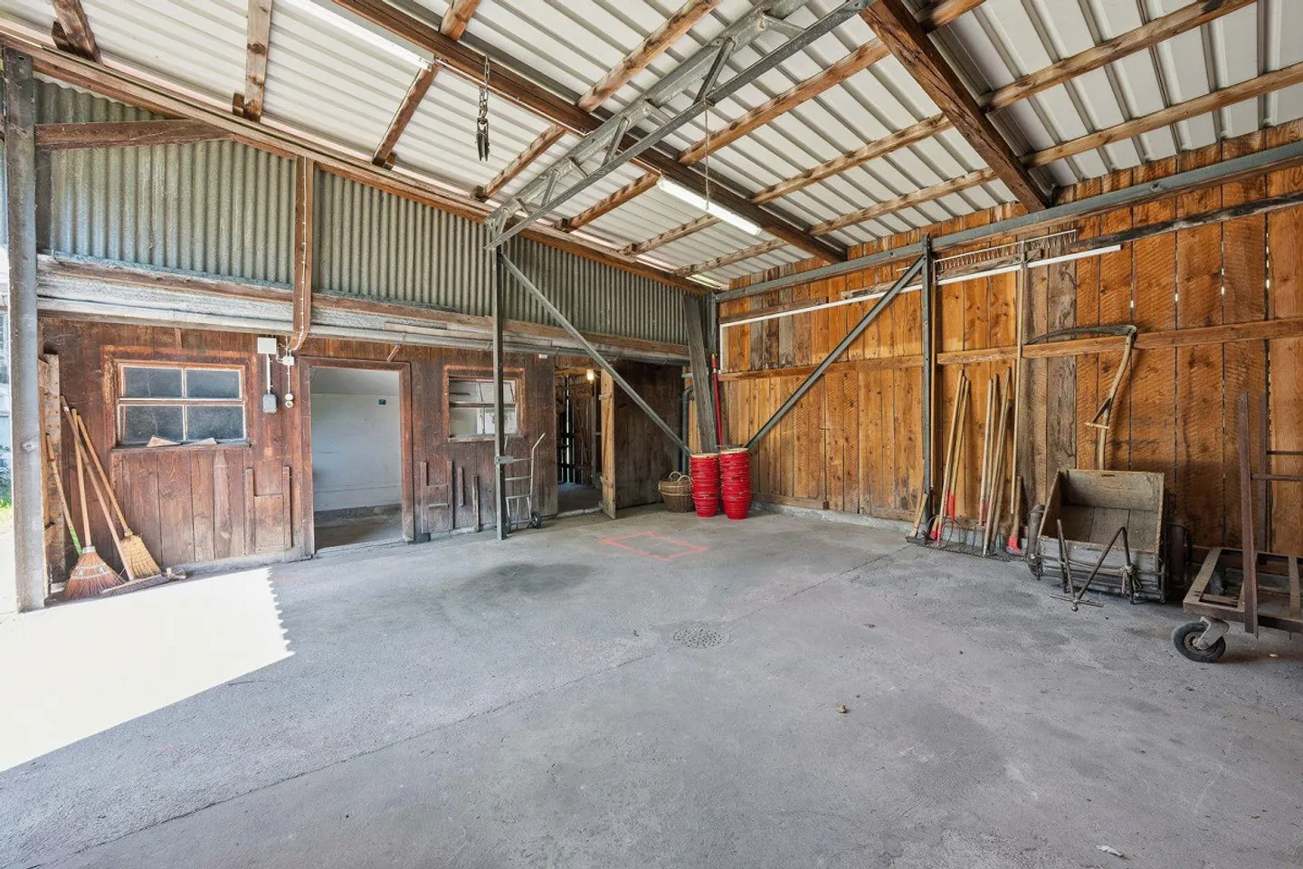 Casa unifamiliare con doppio garage, fienile e rimessa separata - Foto 12 di 13