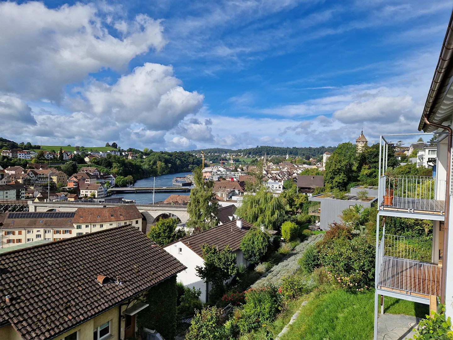 Casa unifamiliare con appartamento separato e vista unica sul Reno - Foto 1 di 19