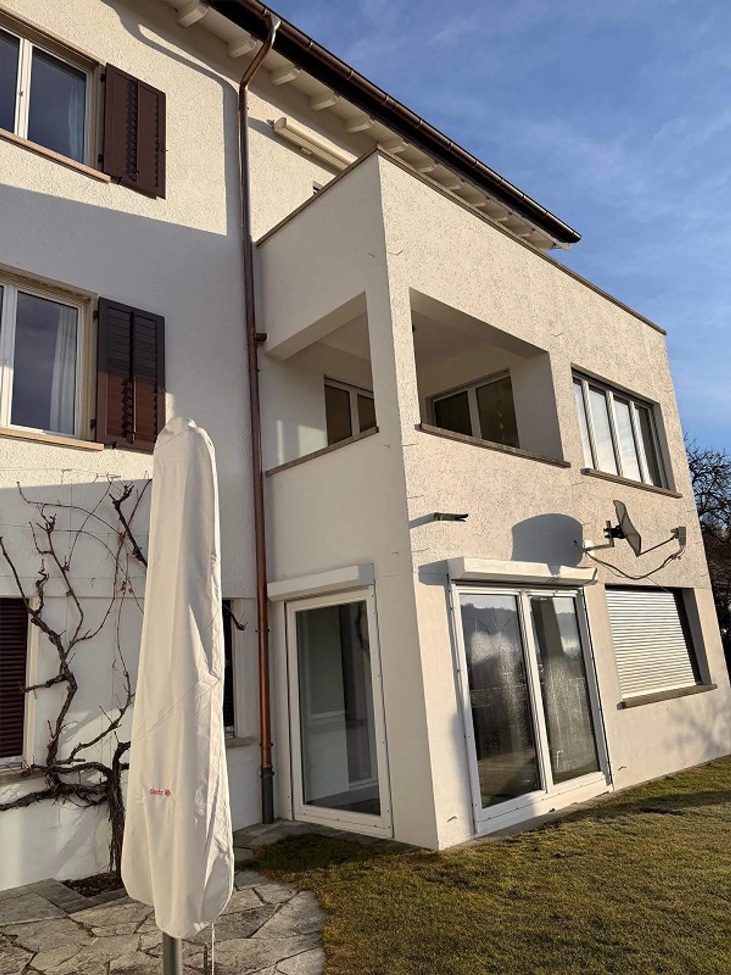 Casa unifamiliare con appartamento separato e vista unica sul Reno - Foto 4 di 19