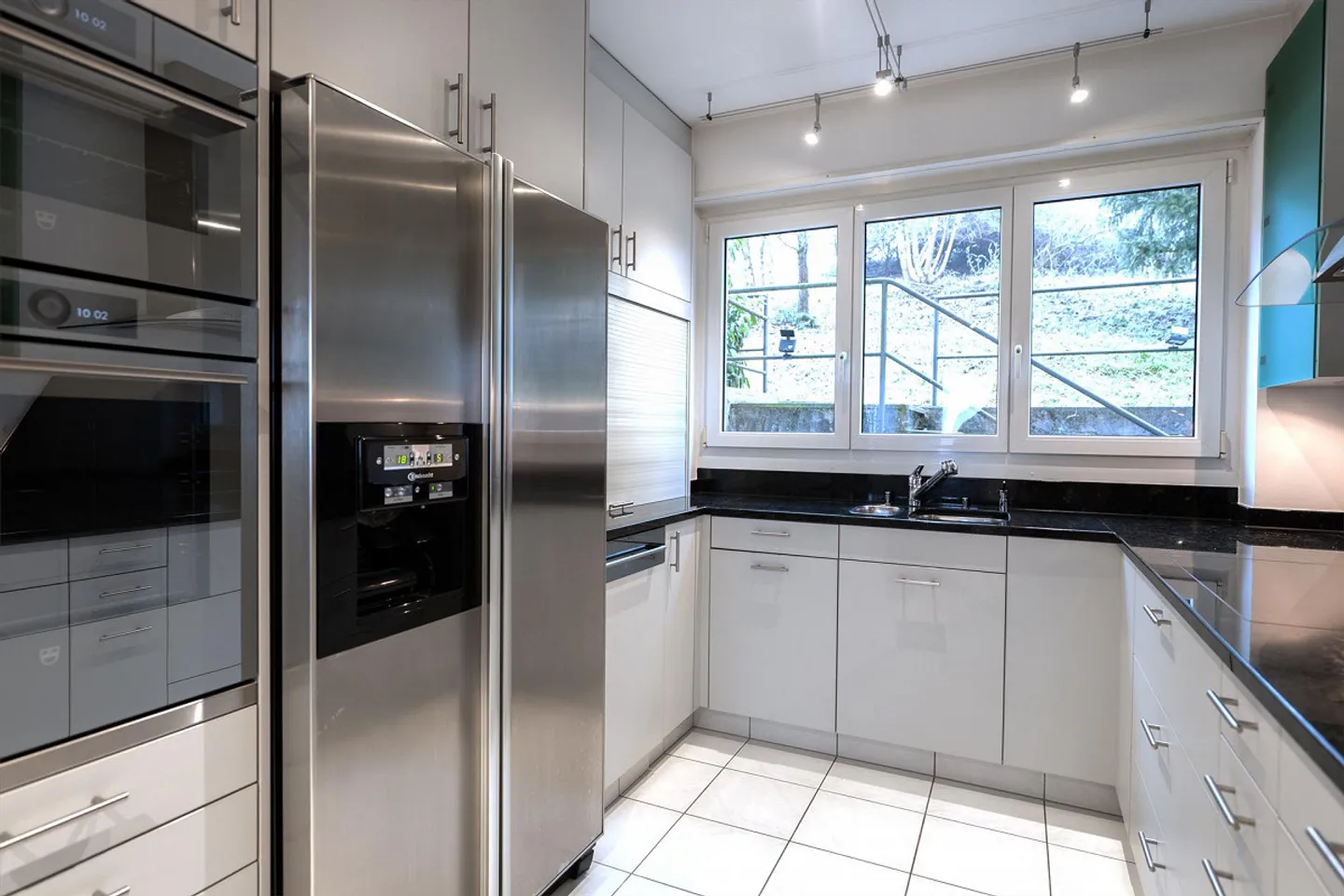 Casa unifamiliare con appartamento separato e vista unica sul Reno - Foto 9 di 19