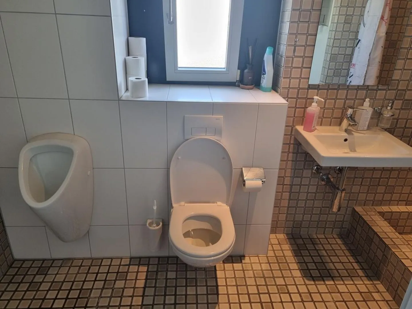 Oltre 618 m² di spazi commerciali, produttivi, magazzino/ufficio a Zugo - Foto 8 di 10