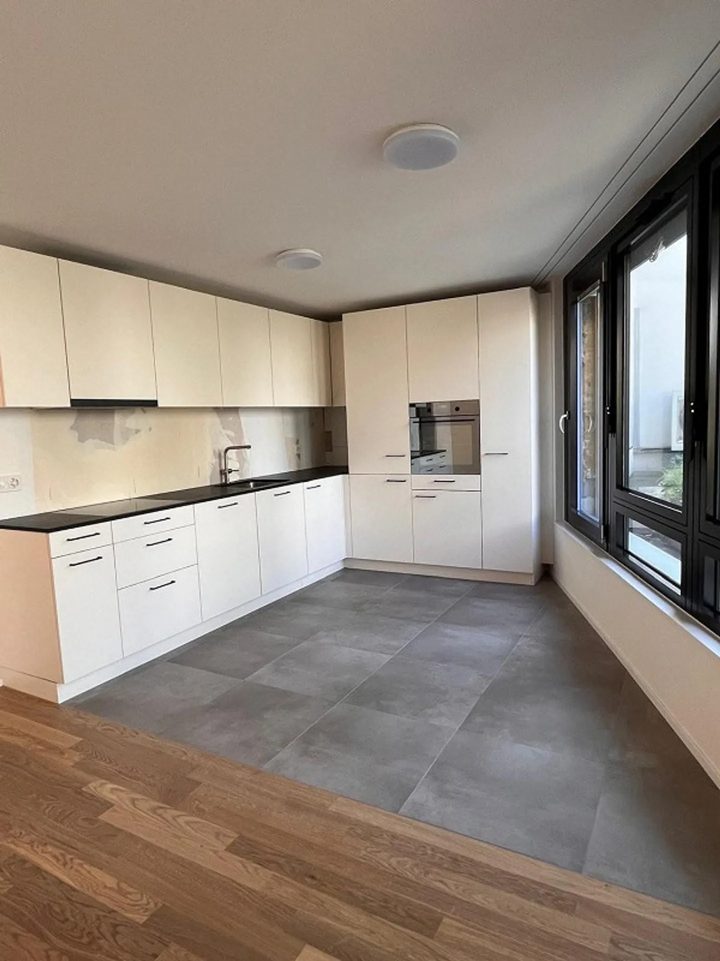 Apartment for rent - Photo 2 of 6