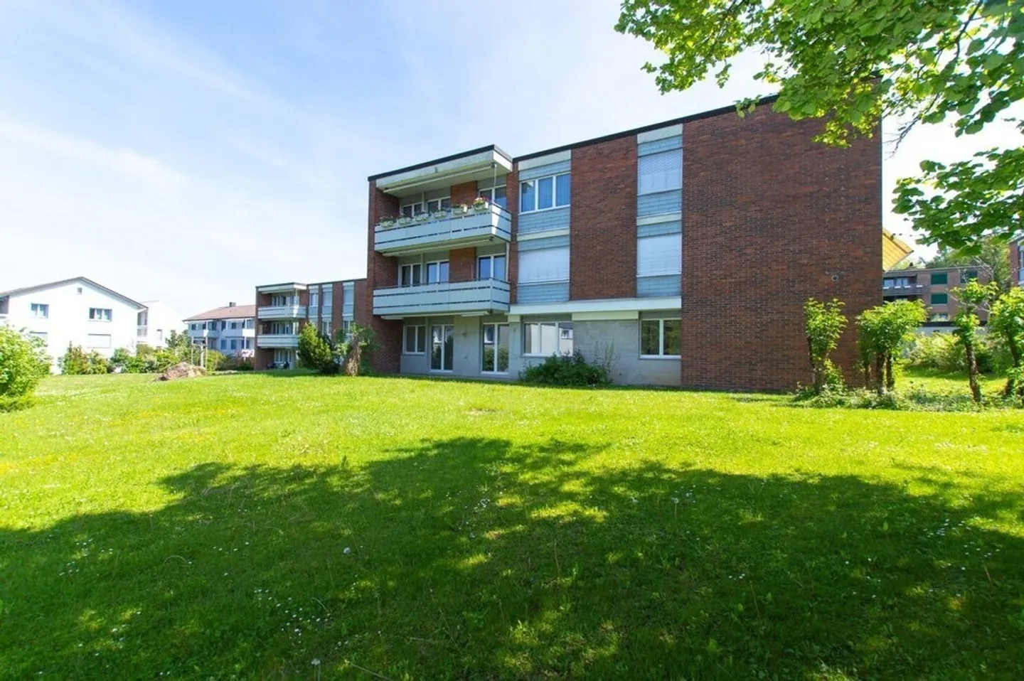 Emplacement résidentiel central au cœur de Zumikon, limité jusqu'au 31.03.2027 - Photo 1 sur 6