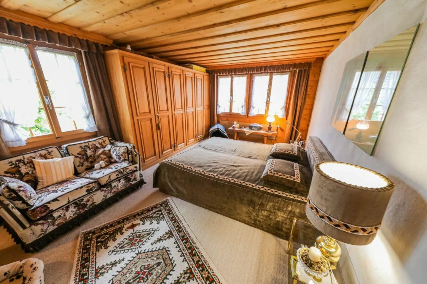 Chalet mit 3 Wohneinheiten, Schwimmbad und Garagen Höhenstrasse 14 - Foto 4 von 9