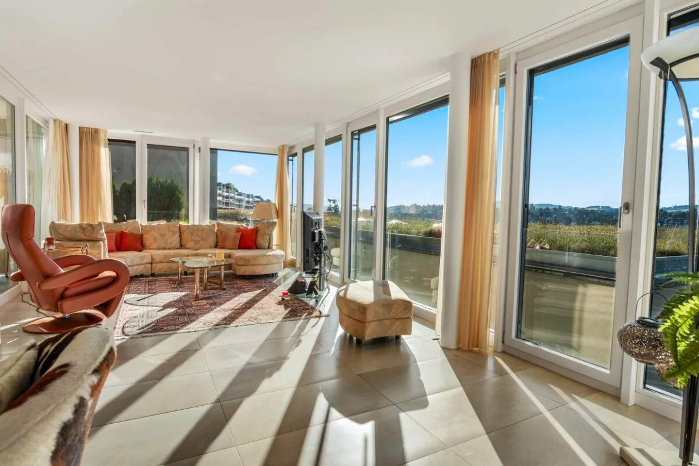 Impressive Living Feeling with a View - Photo 5 of 22