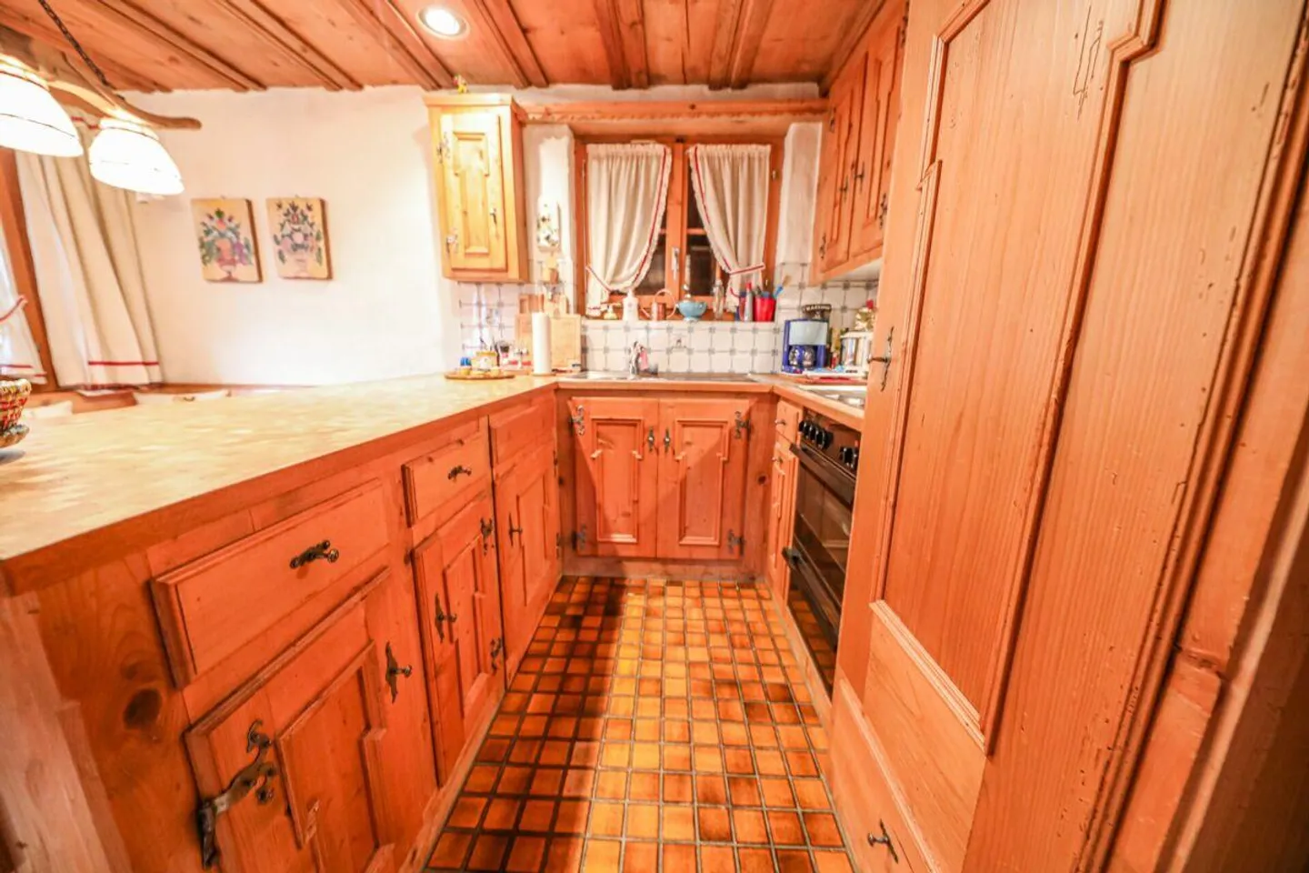 Chalet mit 3 Wohneinheiten, Schwimmbad und Garagen Höhenstrasse 14 - Foto 2 von 9