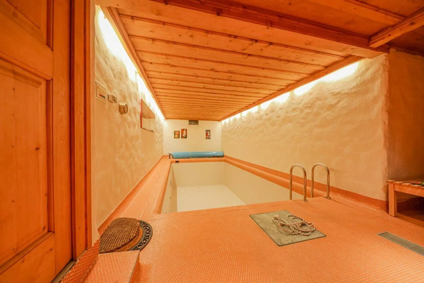 Chalet mit 3 Wohneinheiten, Schwimmbad und Garagen Höhenstrasse 14 - Foto 8 von 9