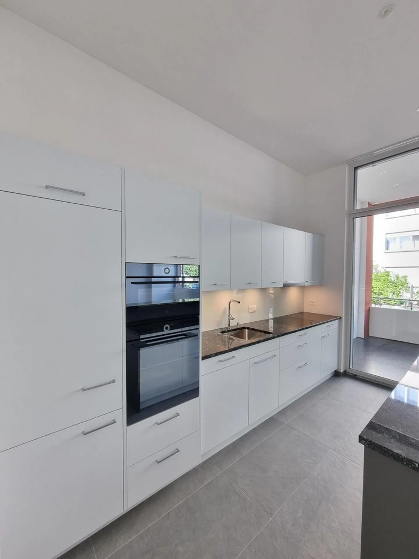 Spacious 3.5 Room Apartment - Photo 5 of 9