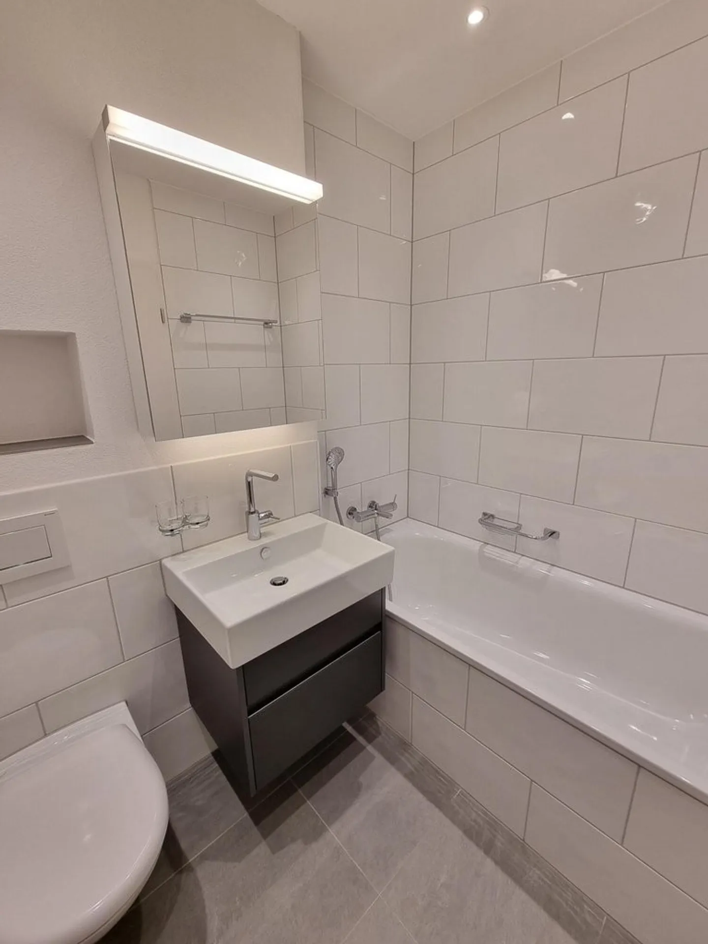 Spacious 3.5 Room Apartment - Photo 7 of 9