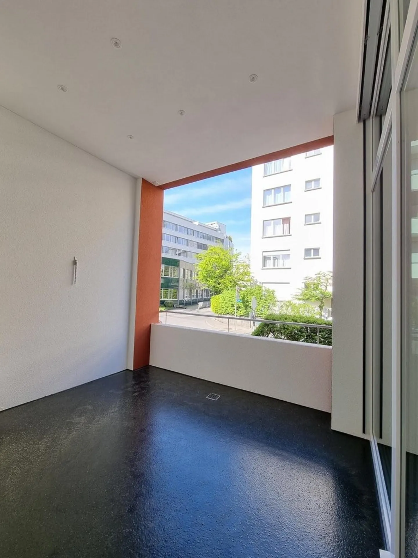 Spacious 3.5 Room Apartment - Photo 8 of 9