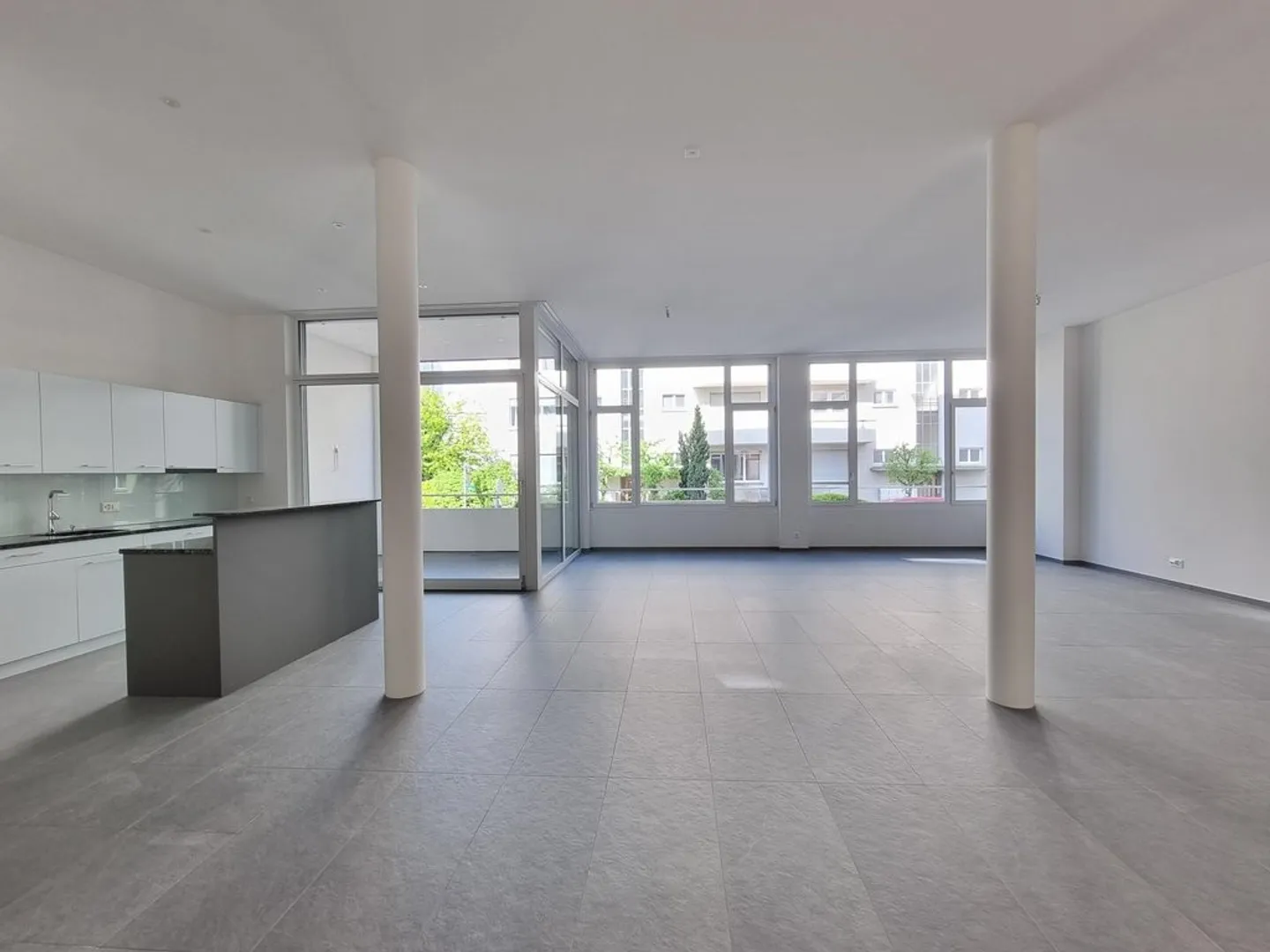 Spacious 3.5 Room Apartment - Photo 9 of 9