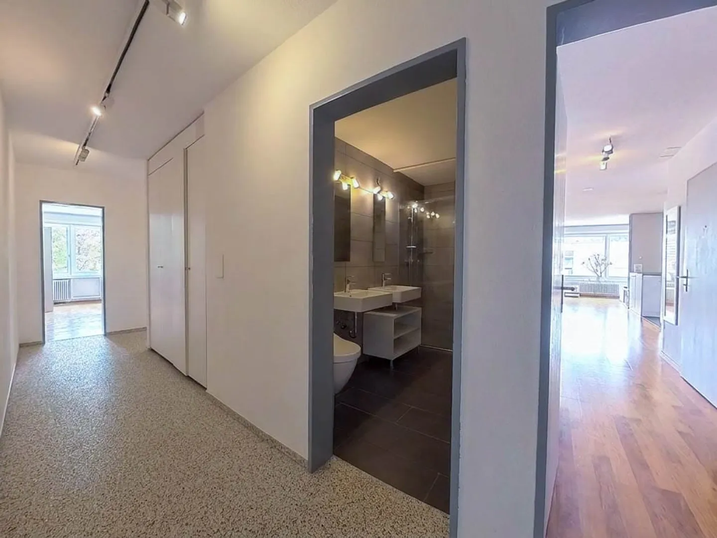 Spacious Apartment with Large Terrace - Photo 7 of 10