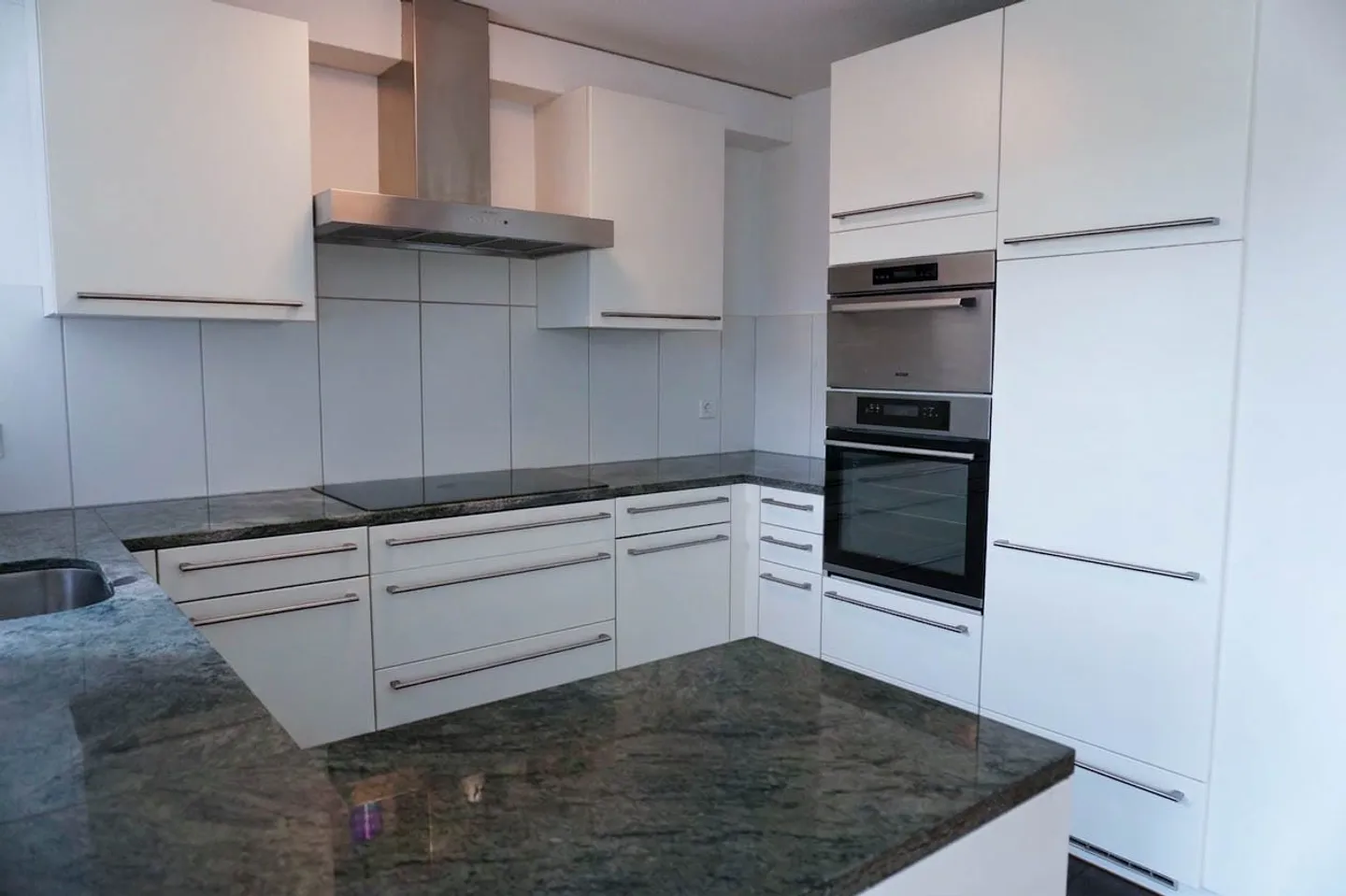 Spacious Apartment with Large Terrace - Photo 4 of 10