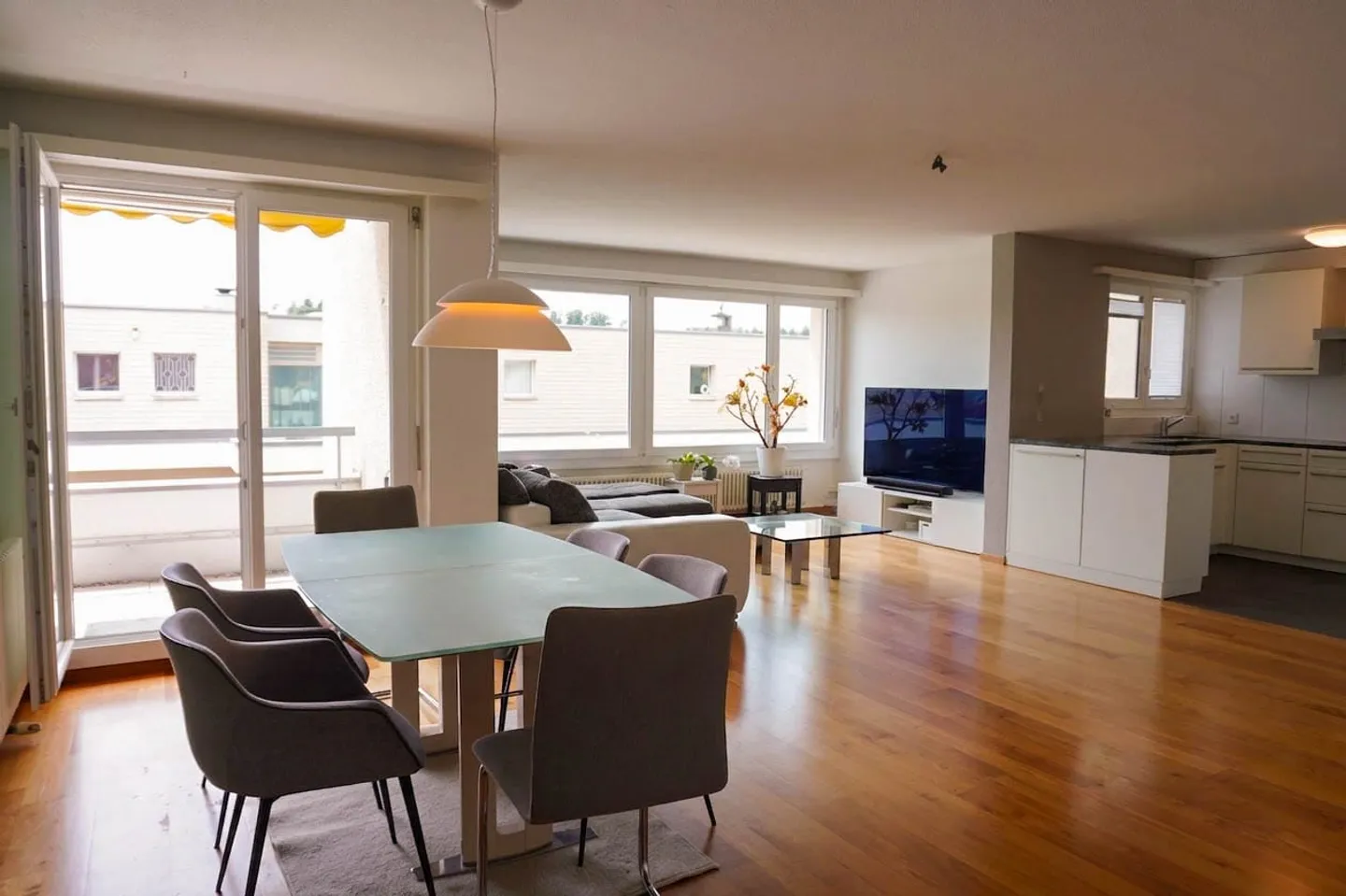 Spacious Apartment with Large Terrace - Photo 6 of 10