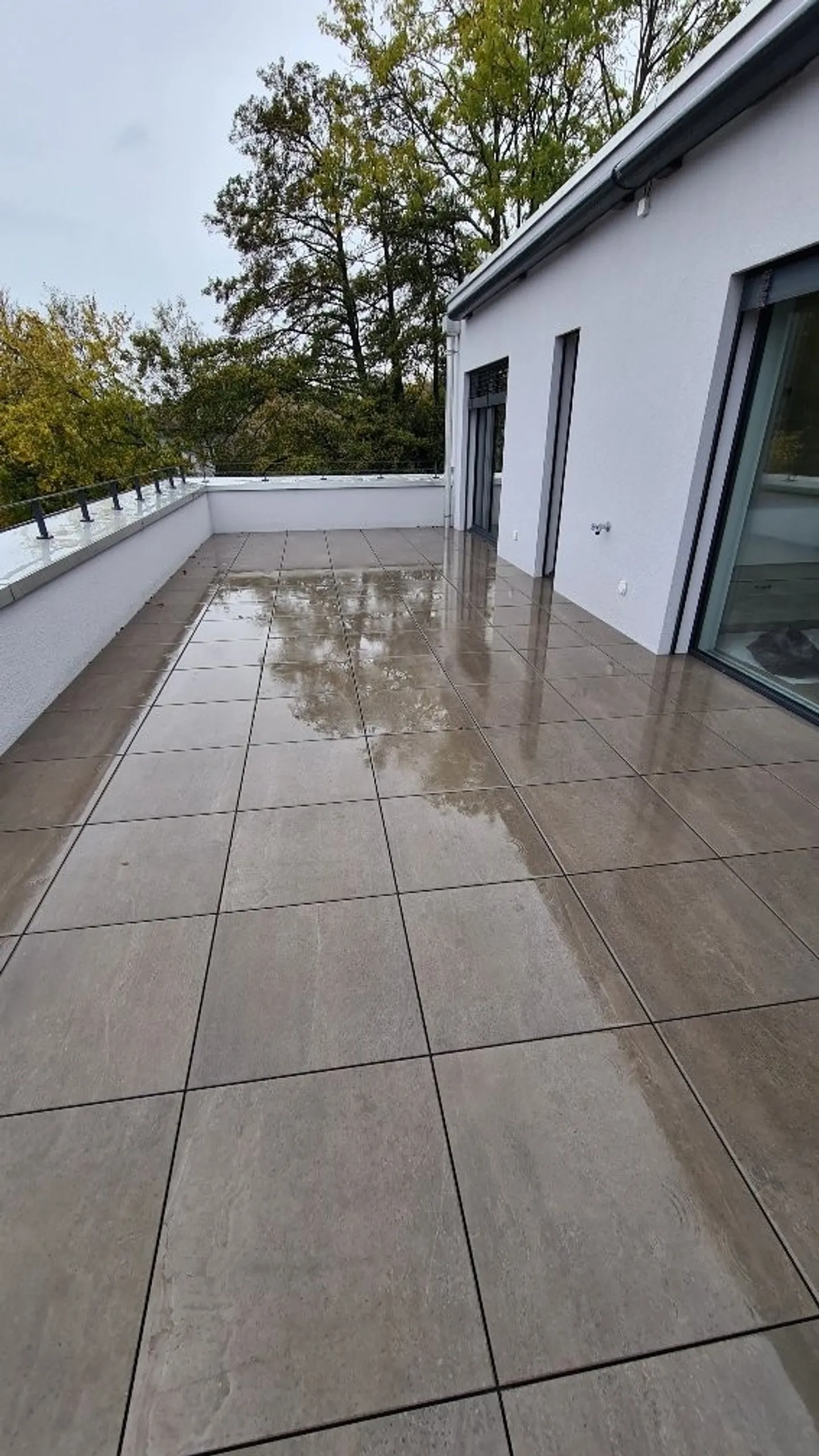 Wunderschöne 2,5-Zimmer-Penthouse-Wohnung sehr hell mit einer großen Terrasse. - Foto 5 von 5