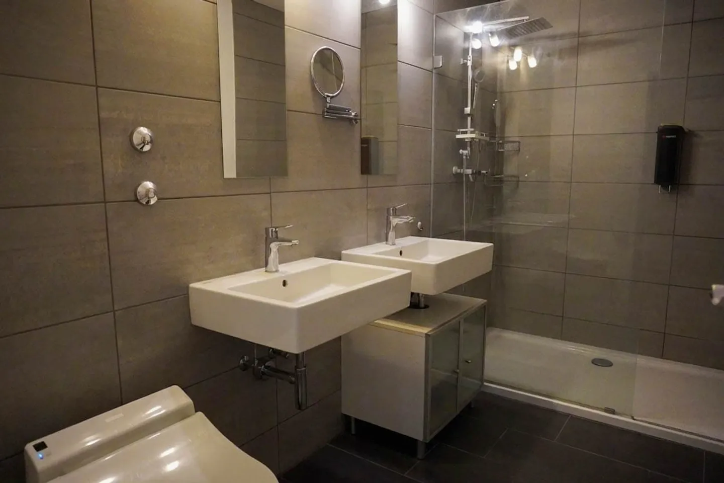Spacious Apartment with Large Terrace - Photo 8 of 10