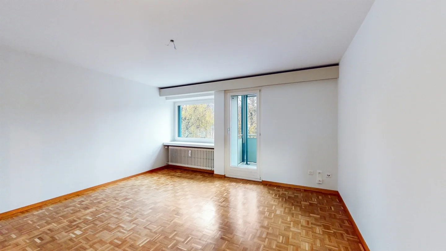 Cozy Home Right by the Train Station - Photo 5 of 6