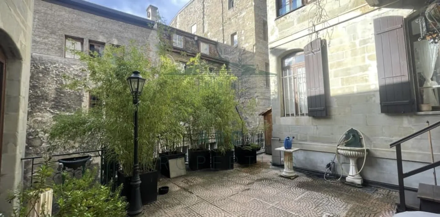 CITTÀ VECCHIA - MAGNIFICO APPARTAMENTO DI CARATTERE - Foto 2 di 2