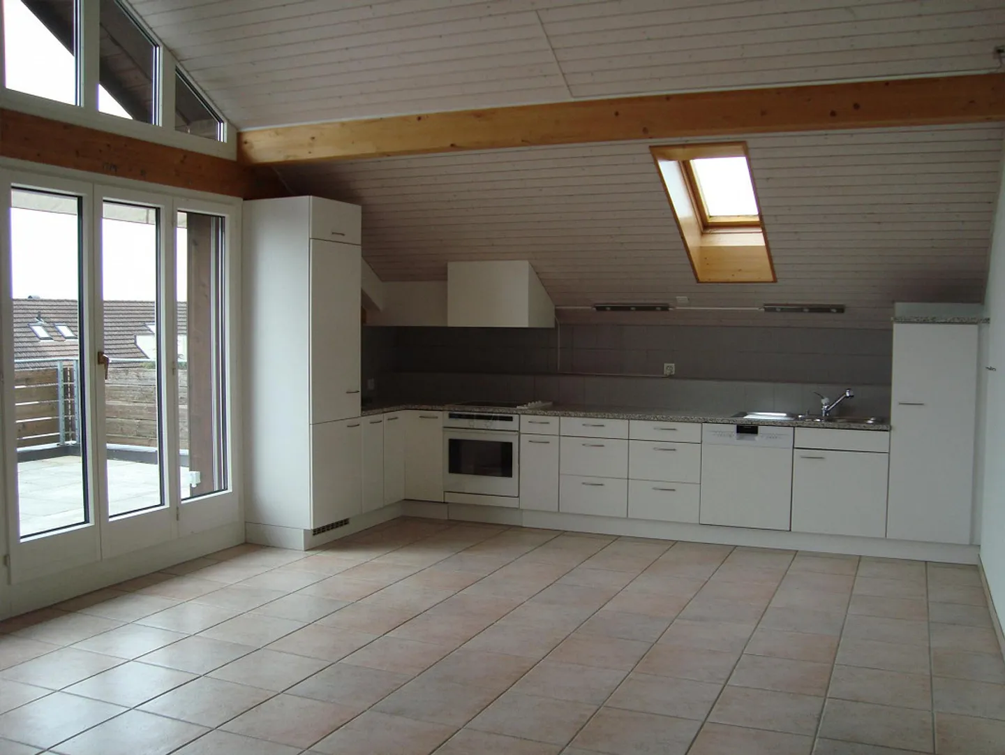 Incantevole attico di 3,5 stanze con terrazza sul tetto cerca nuovo inquilino - Foto 3 di 14