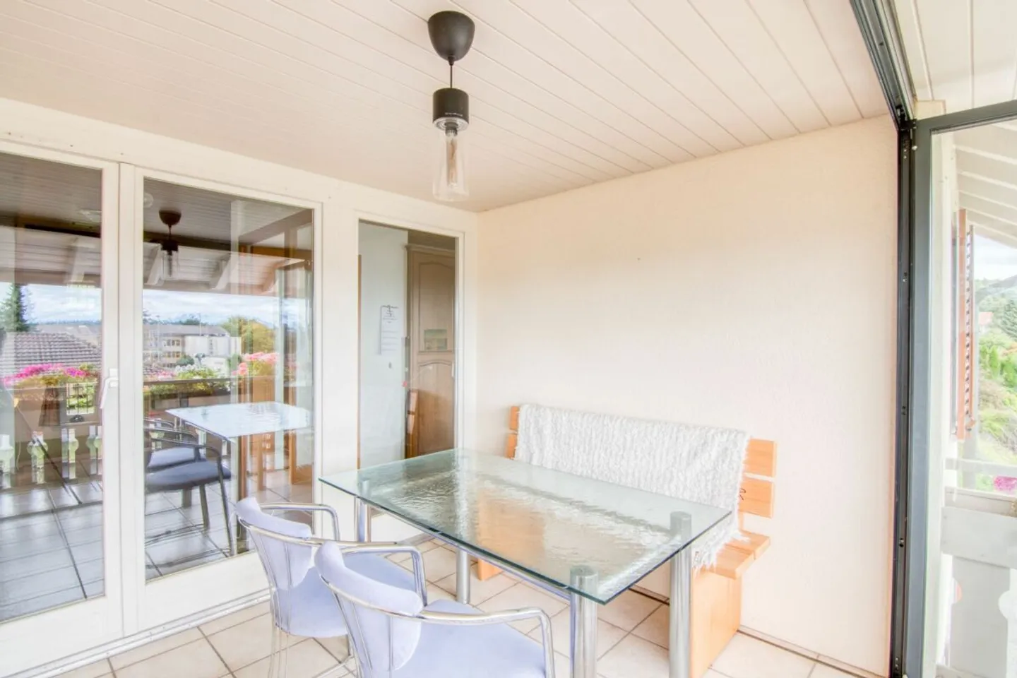 Spacious 6.5-room single-family house with a separate apartment, double garage, 1,053 m² garden paradise, and panoramic views of the Alps - Photo 11 of 31