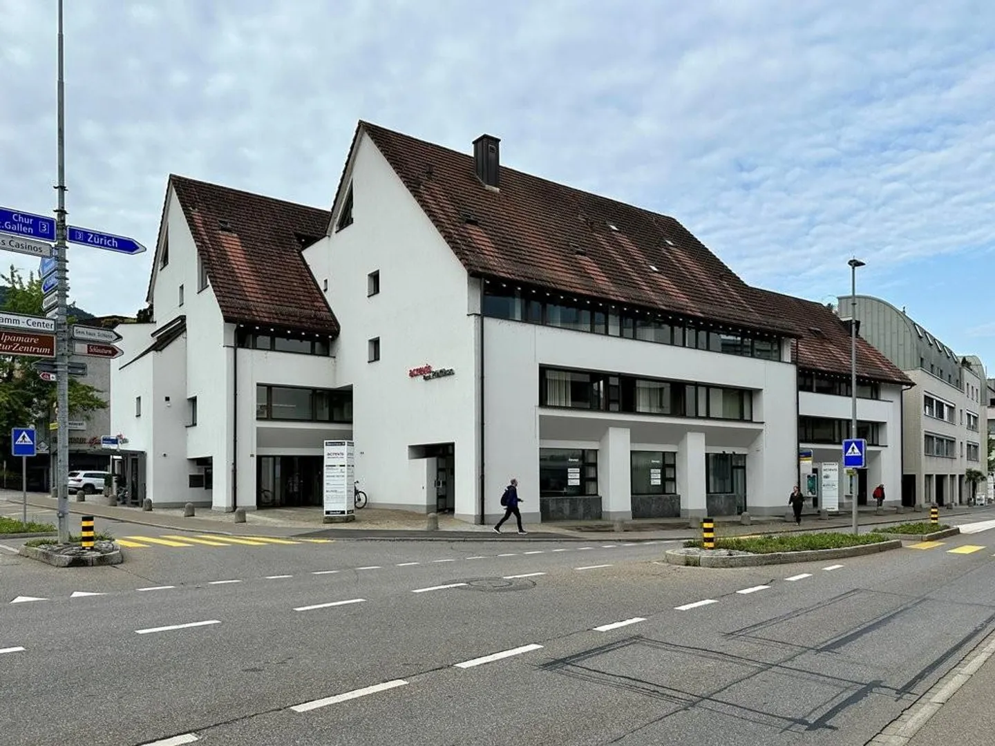 Living in the town center of Pfäffikon - Photo 1 of 6