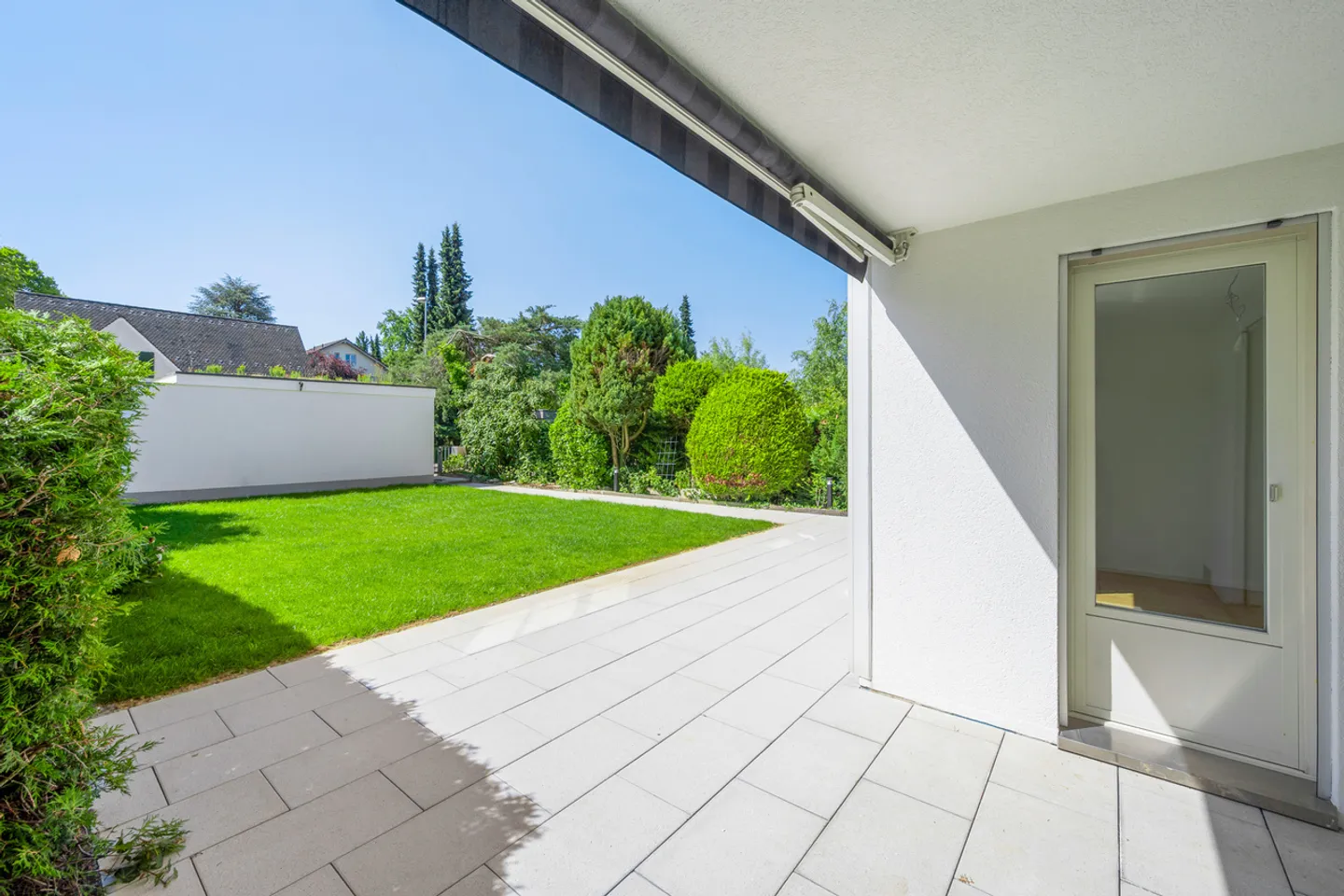 Freshly renovated semi-detached house in Bruderholz - Photo 1 of 14