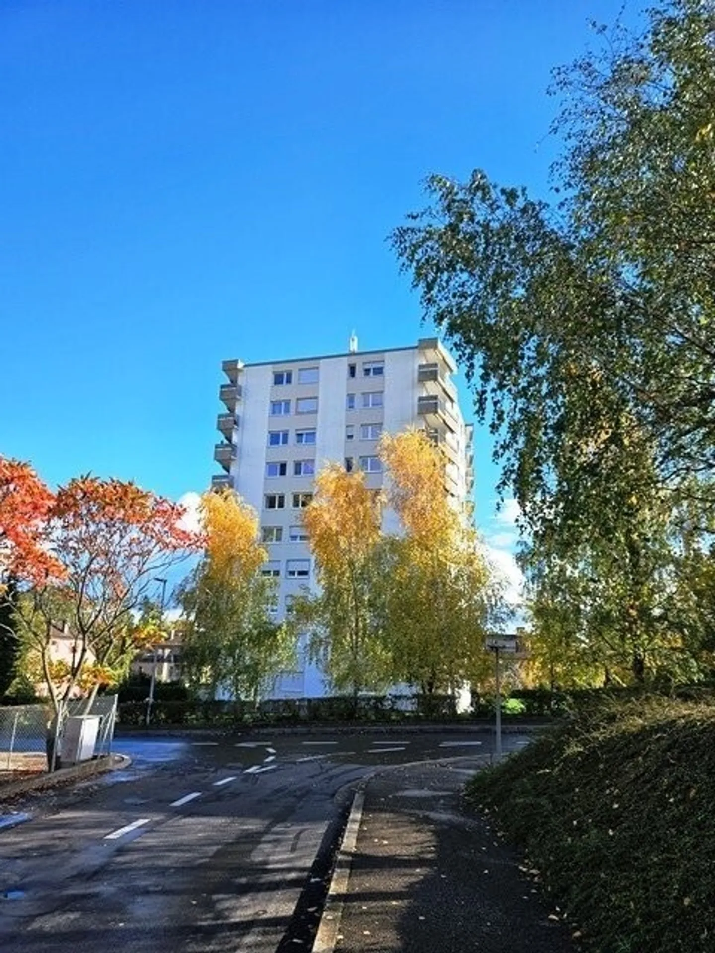 Il tuo nuovo spazio abitativo con vista sul lago di Bienne - Foto 1 di 8