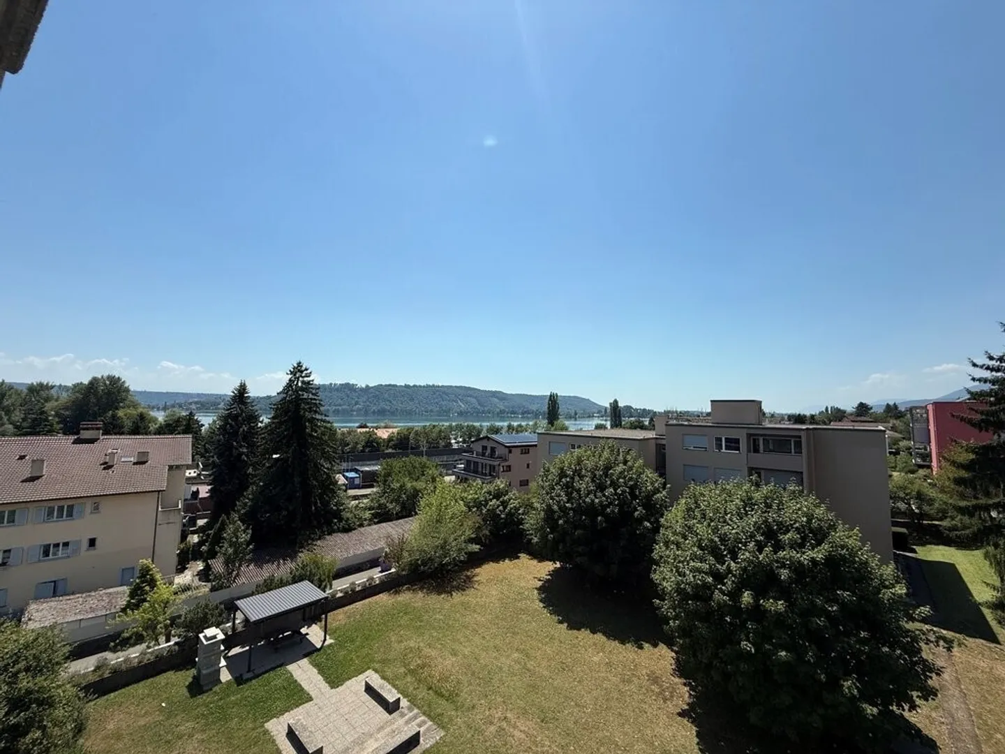 Il tuo nuovo spazio abitativo con vista sul lago di Bienne - Foto 7 di 8
