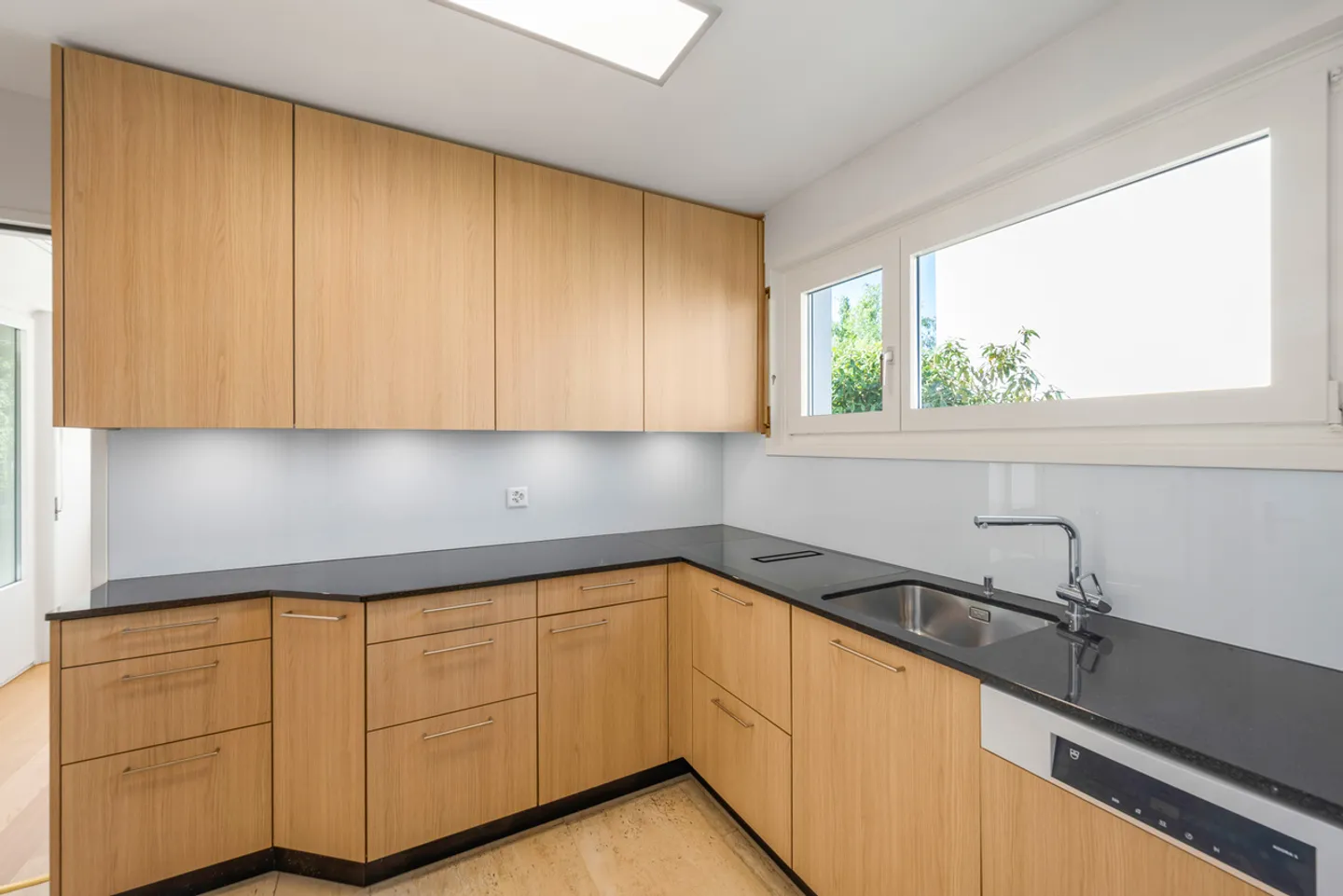 Freshly renovated semi-detached house in Bruderholz - Photo 5 of 14
