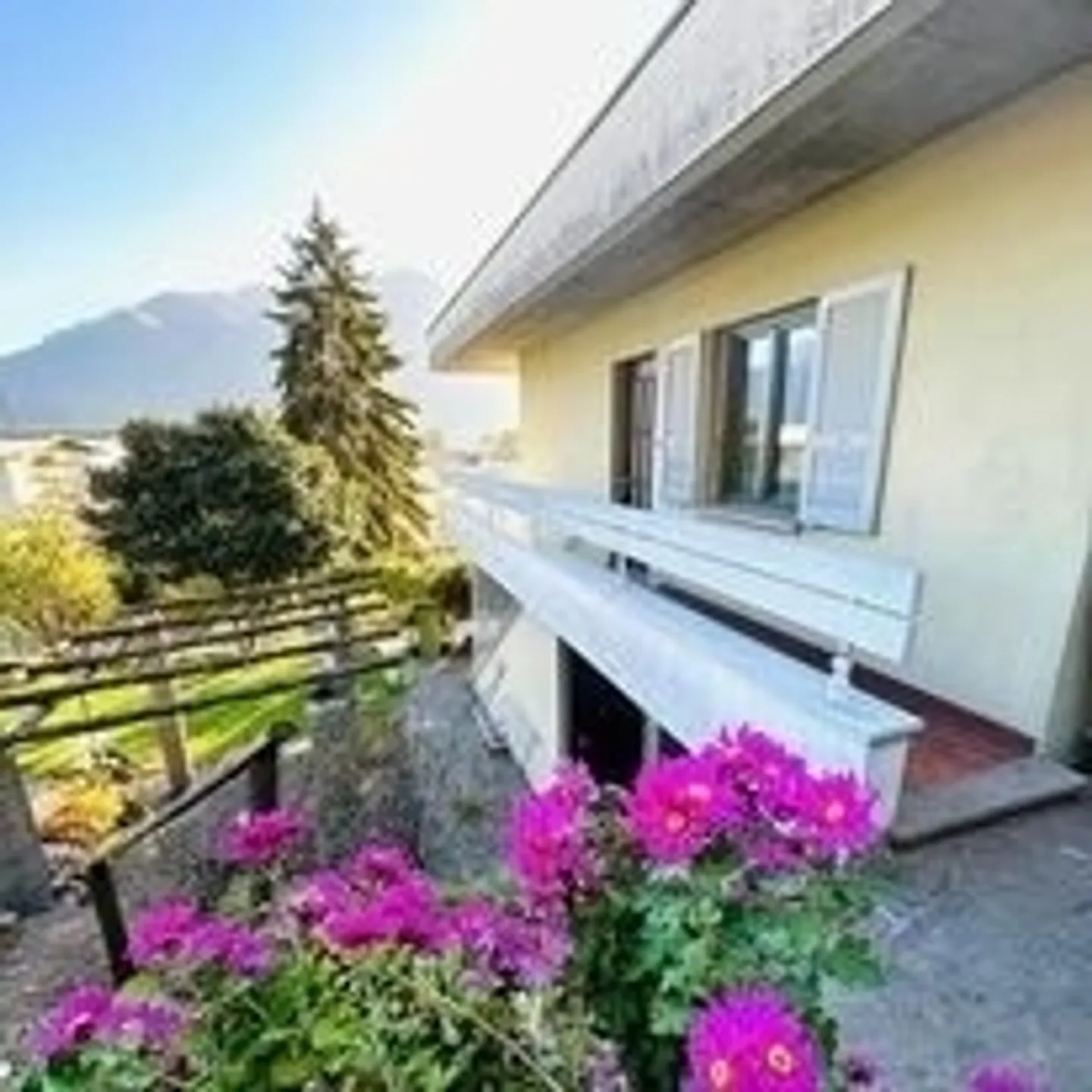 Geräumiges Mehrfamilienhaus mit großem Potenzial in Riazzino - Foto 9 von 13