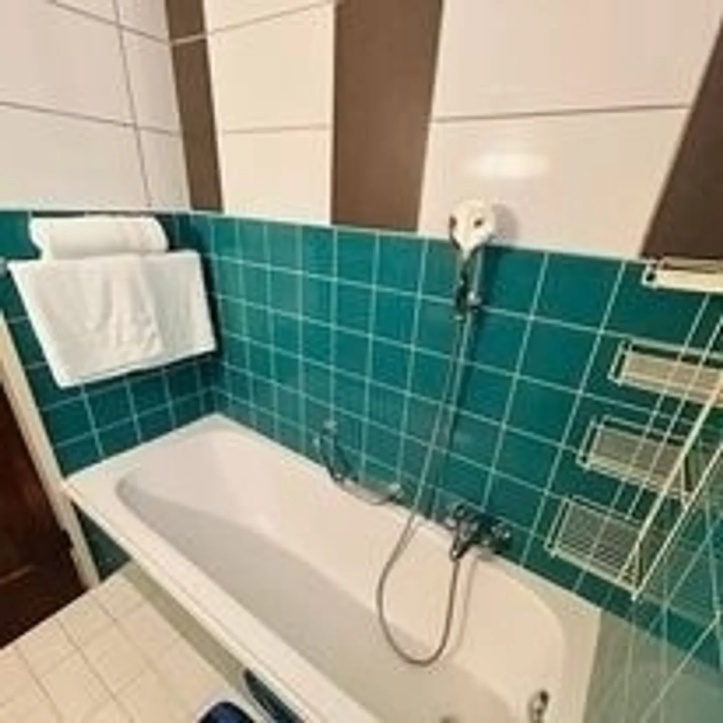 Geräumiges Mehrfamilienhaus mit großem Potenzial in Riazzino - Foto 10 von 13