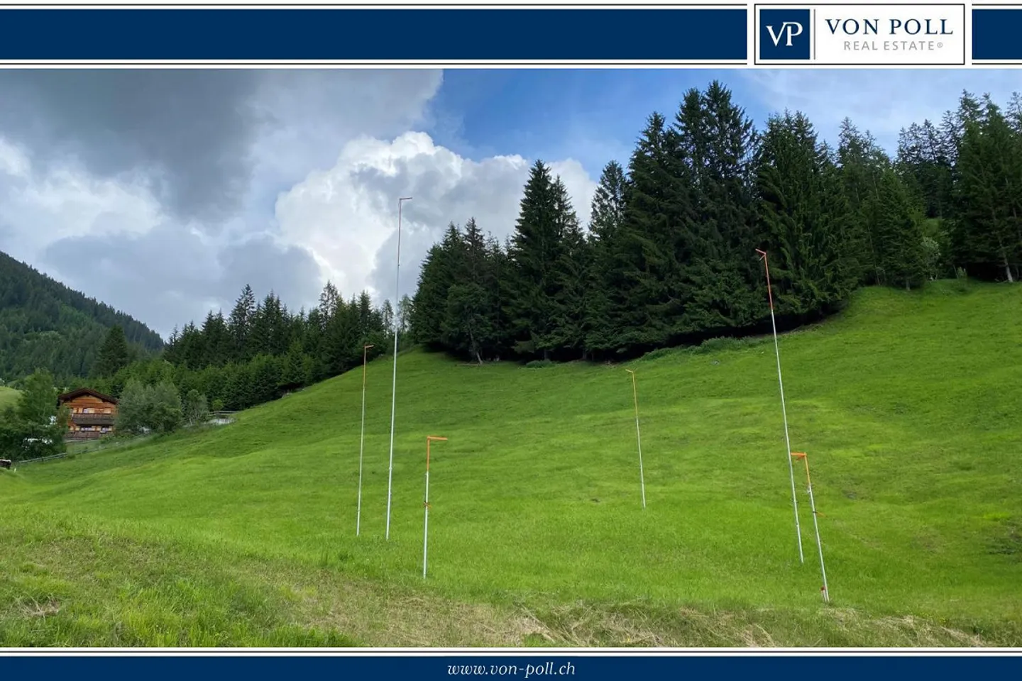 Baulandparzelle mit genehmigtem Projekt - Foto 1 von 6
