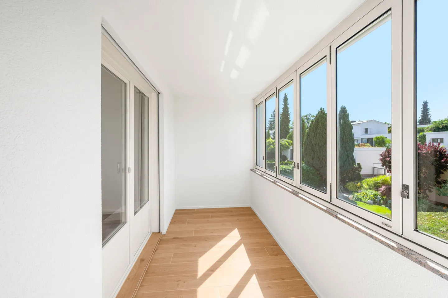 Freshly renovated semi-detached house in Bruderholz - Photo 10 of 14