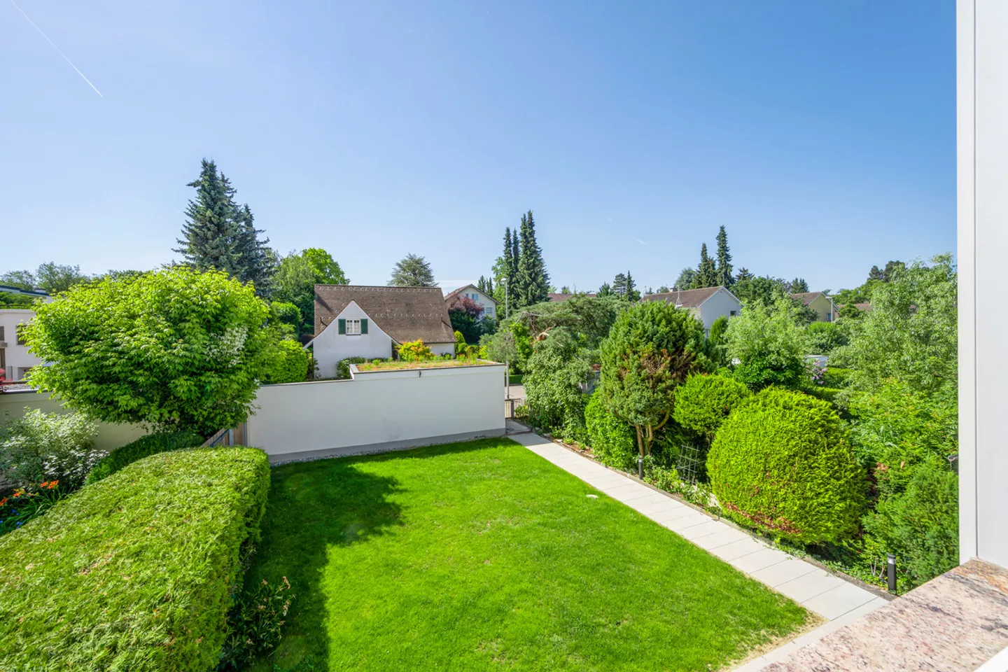 Freshly renovated semi-detached house in Bruderholz - Photo 13 of 14