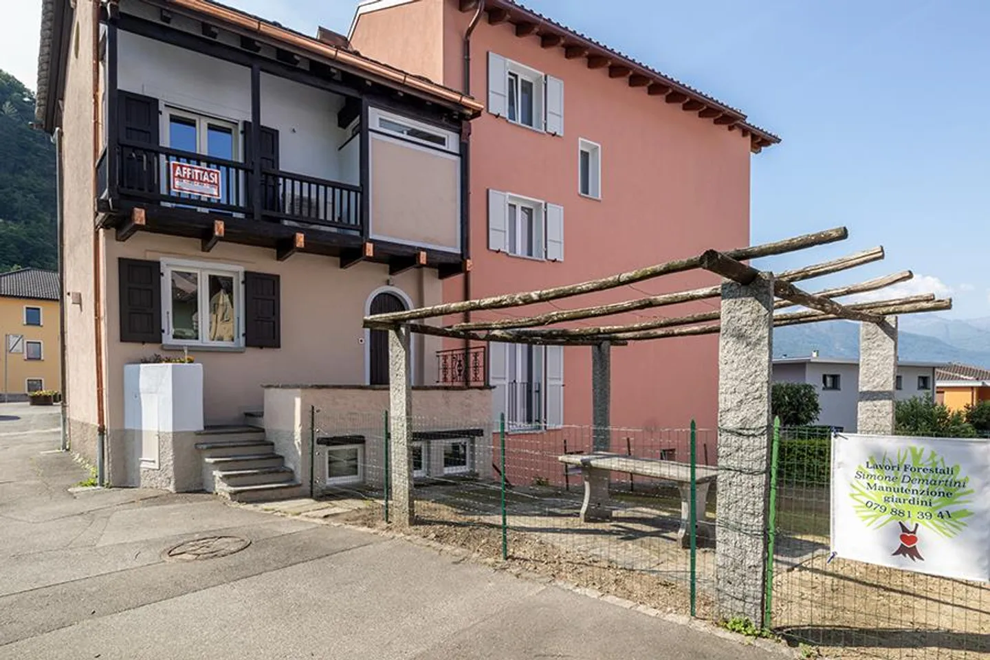 MAISON ROMANTIQUE AVEC JARDIN À BELLINZONA - Photo 1 sur 17
