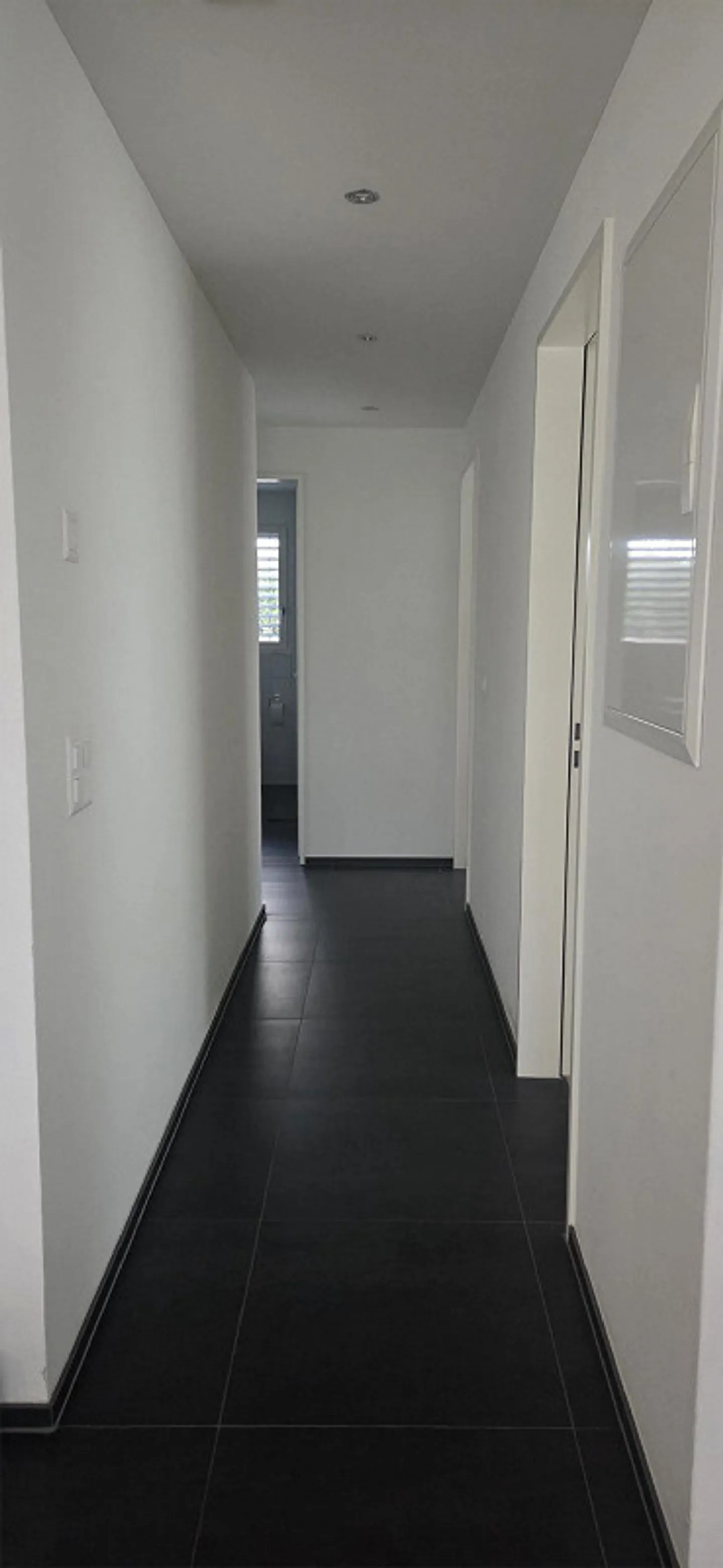 Spacious Apartment with Garden - Photo 3 of 7