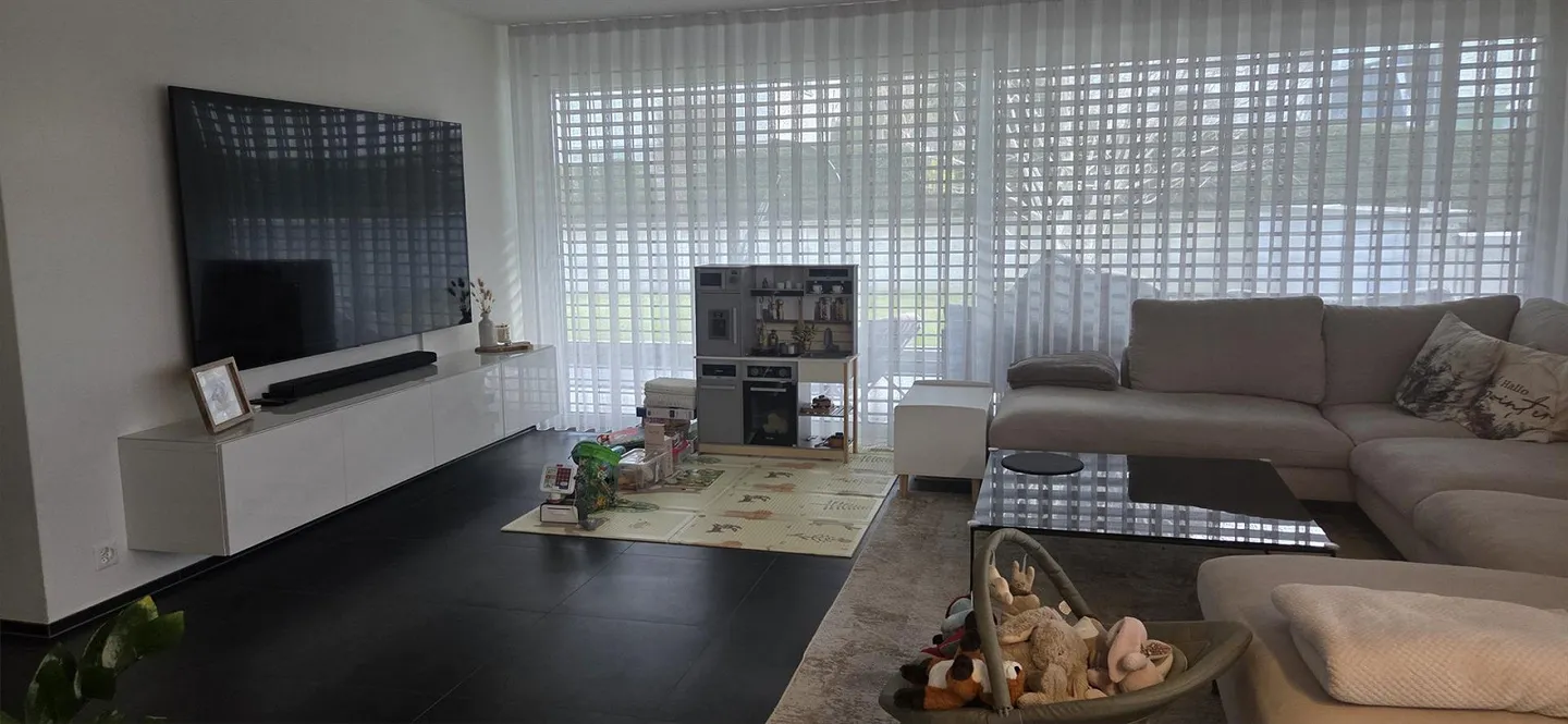 Spacious Apartment with Garden - Photo 2 of 7