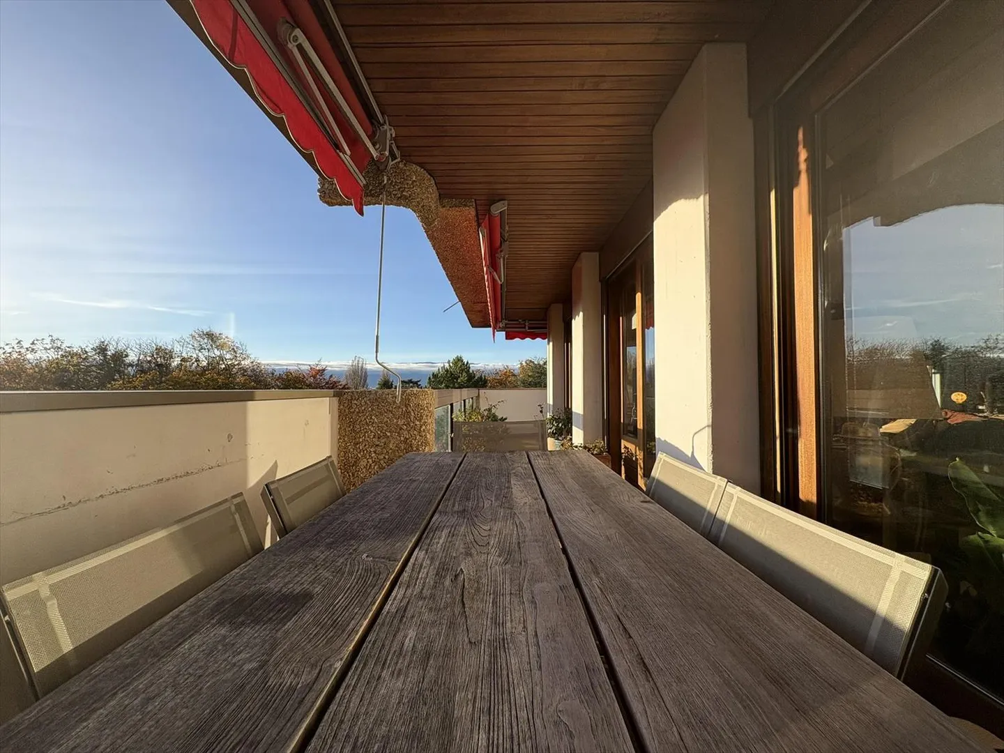 Rare in Cologny: 5 rooms with panoramic view - Photo 9 of 12