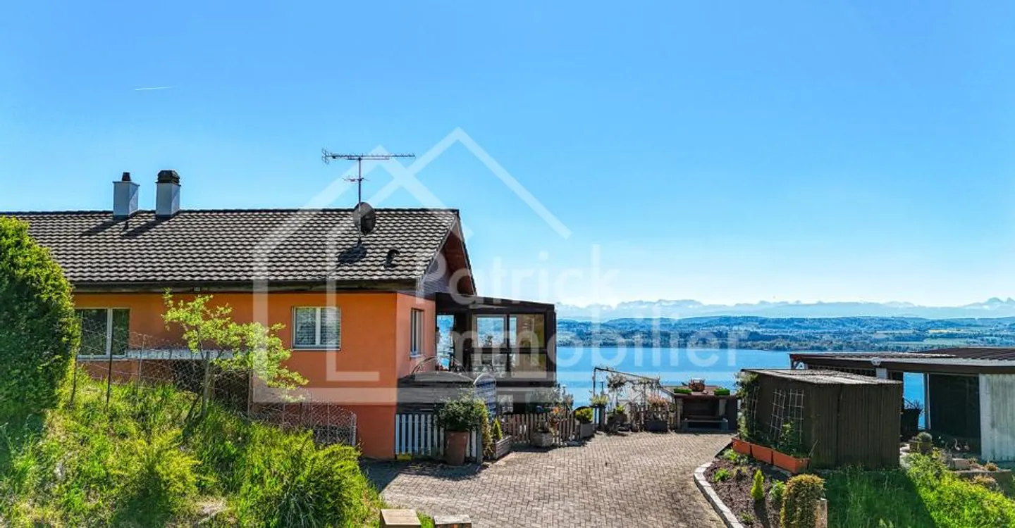 Maison mitoyenne avec vue panoramique sur le lac de Morat - Photo 1 of 12