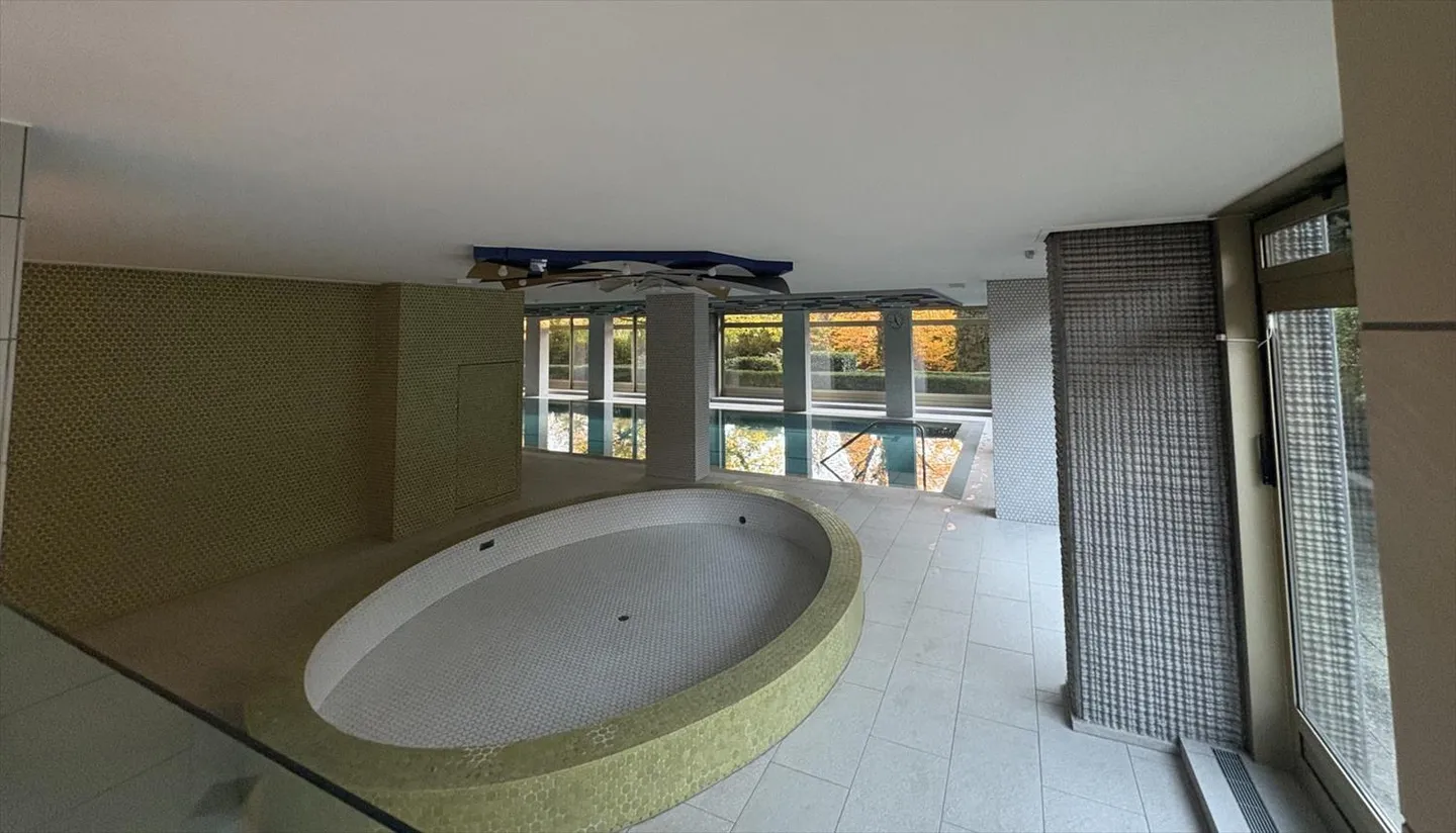 Rare in Cologny: 5 rooms with panoramic view - Photo 12 of 12