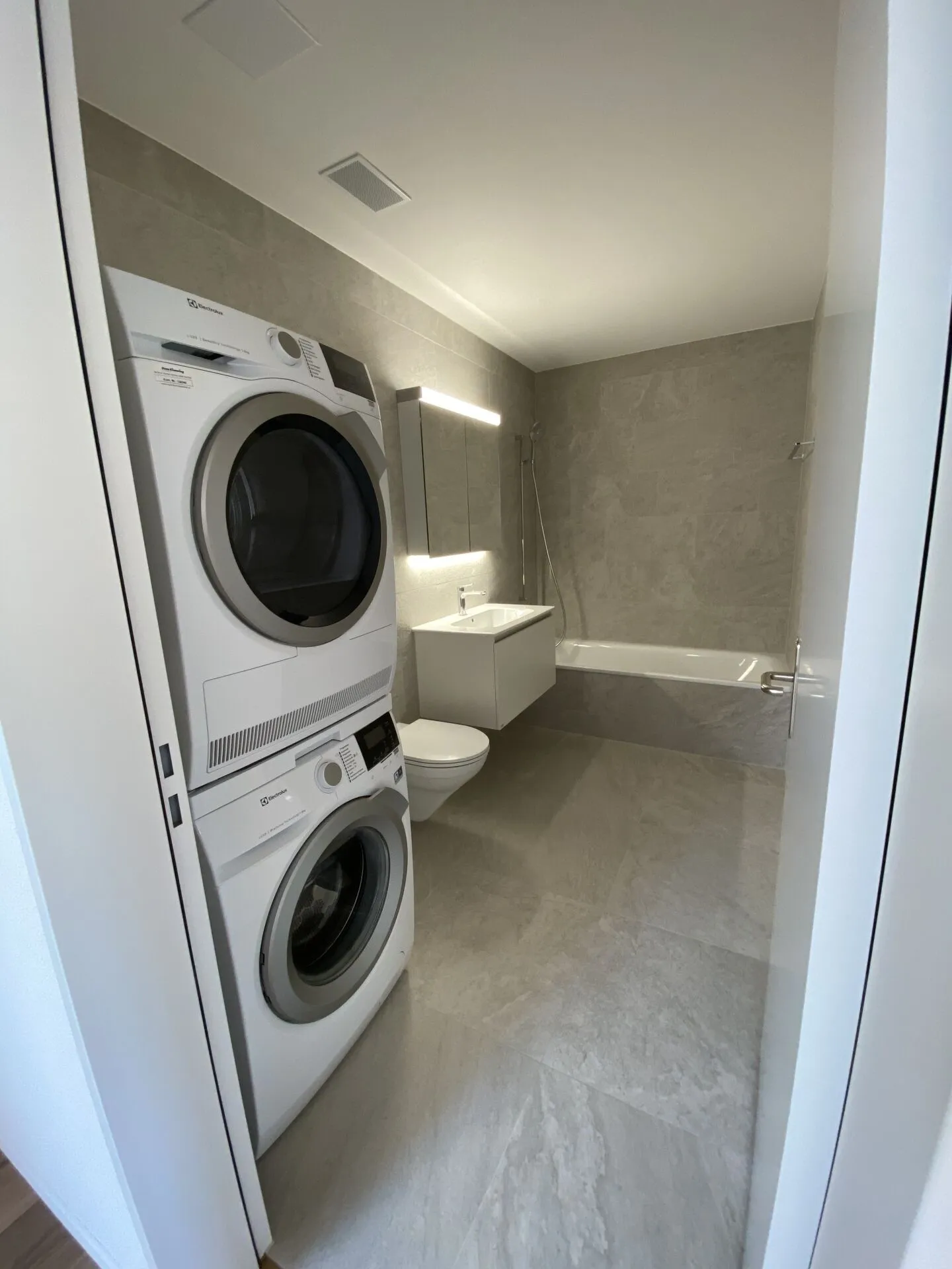 Modern 2.5-room apartment with high standard of construction in Nassenwil - Photo 8 of 8
