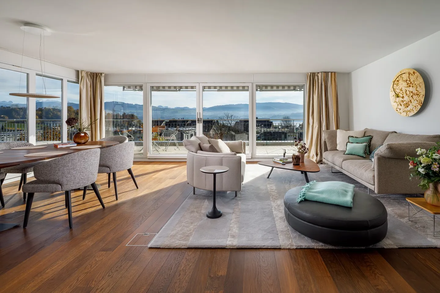 Exclusive terrace apartment with mountain and lake view - Photo 1 of 8