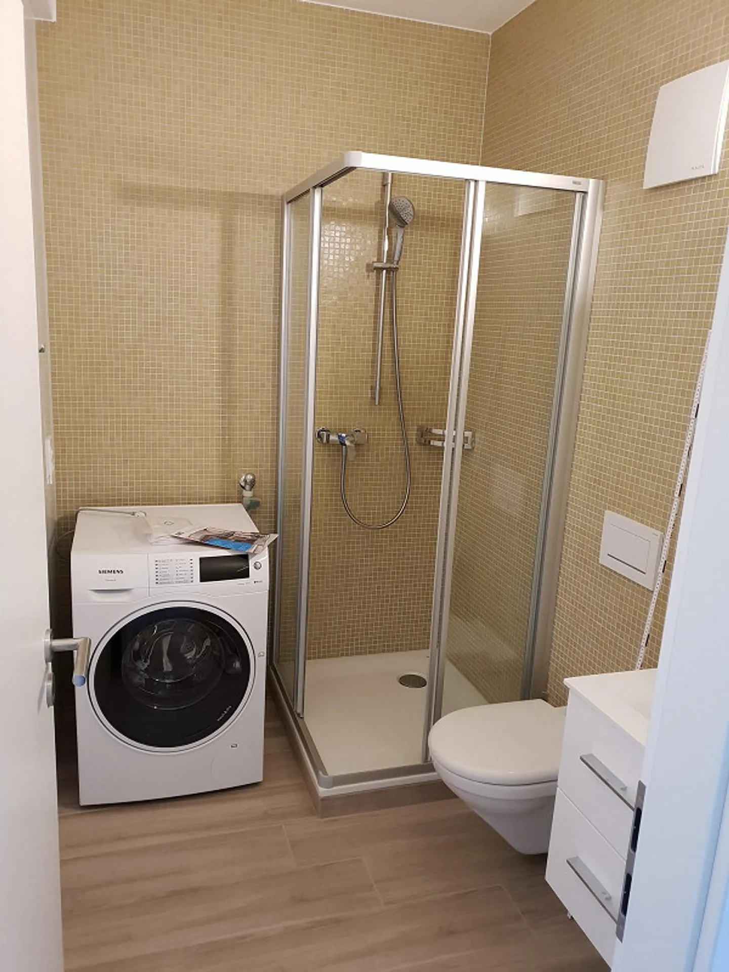 Modern Single Apartment in Central Location - Photo 2 of 4