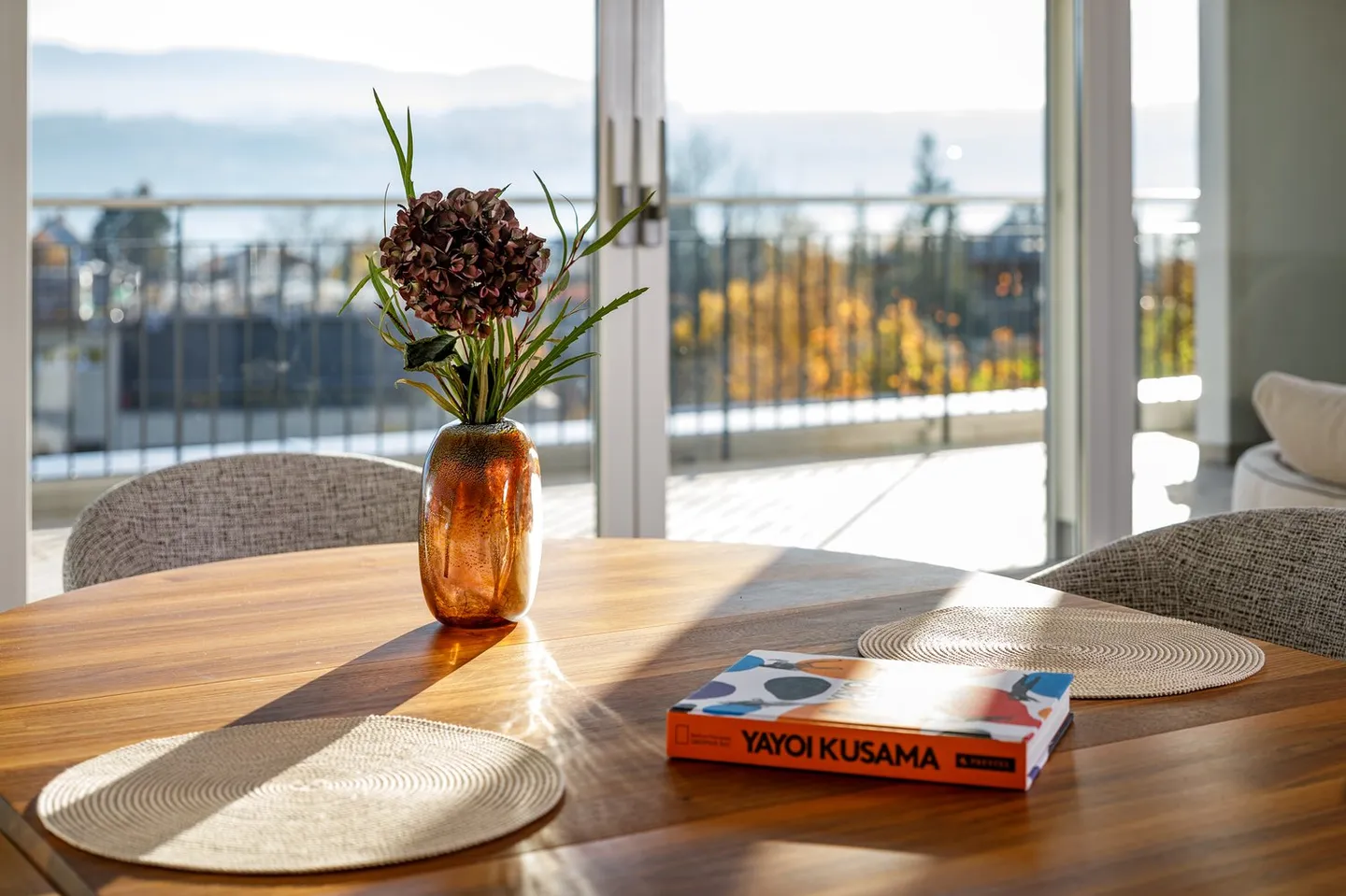 Exclusive terrace apartment with mountain and lake view - Photo 3 of 8