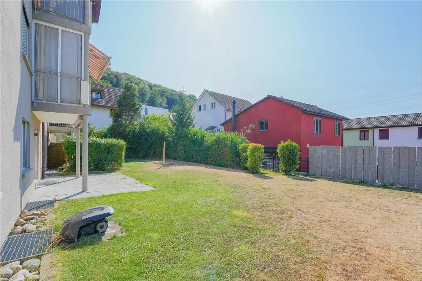 Appartamento giardino di 4,5 stanze ben tenuto vicino al centro del villaggio - Foto 6 di 13